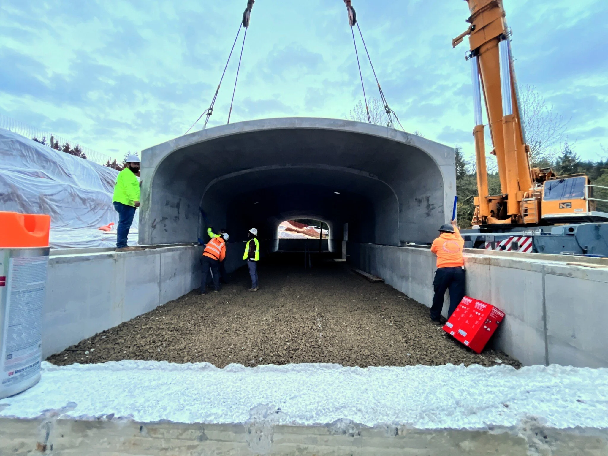 Celestial-Hill_cave_construction_crane_2.jpg
