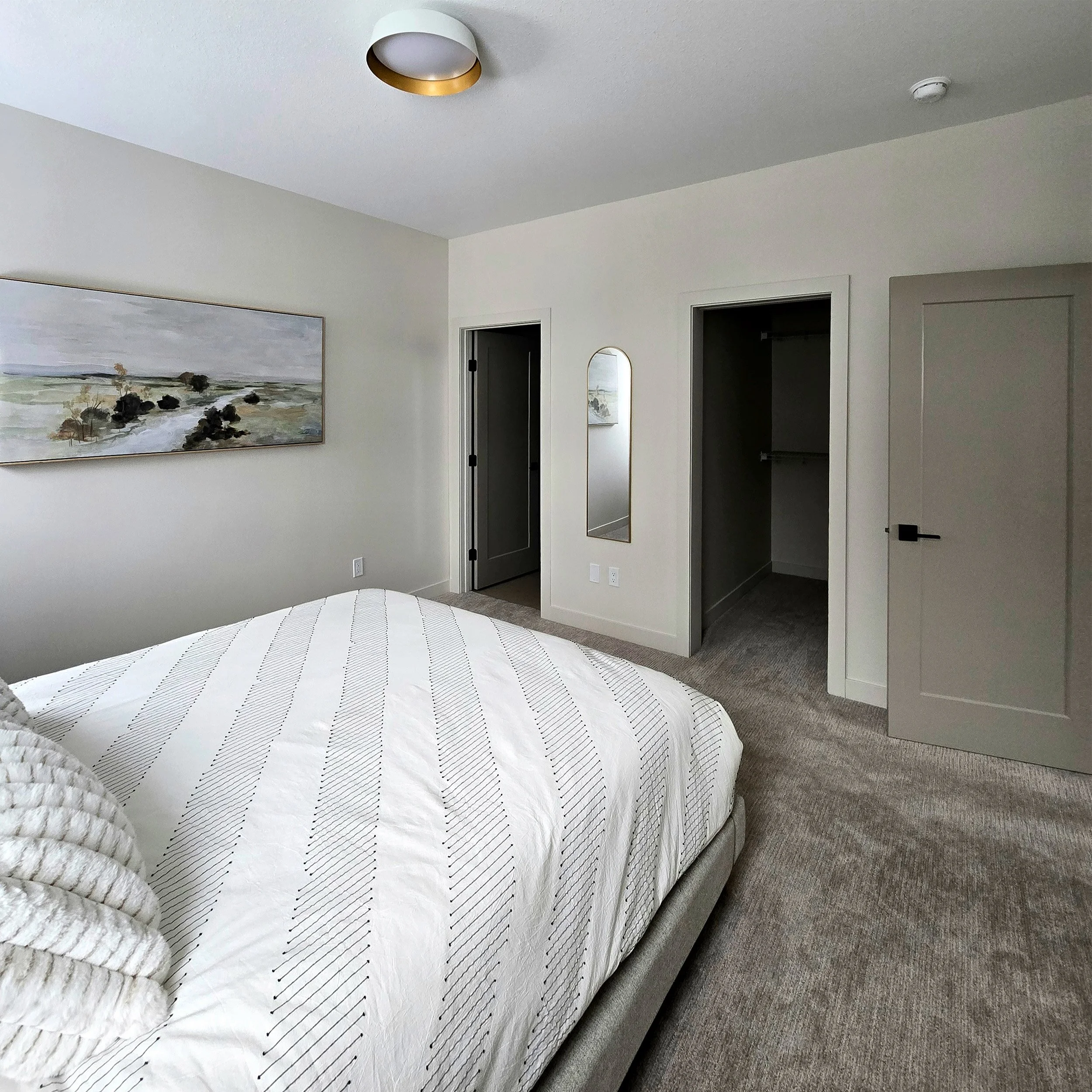 4938-4940-beardsley-cres-lacombe-alberta-bedroom-view2.jpg