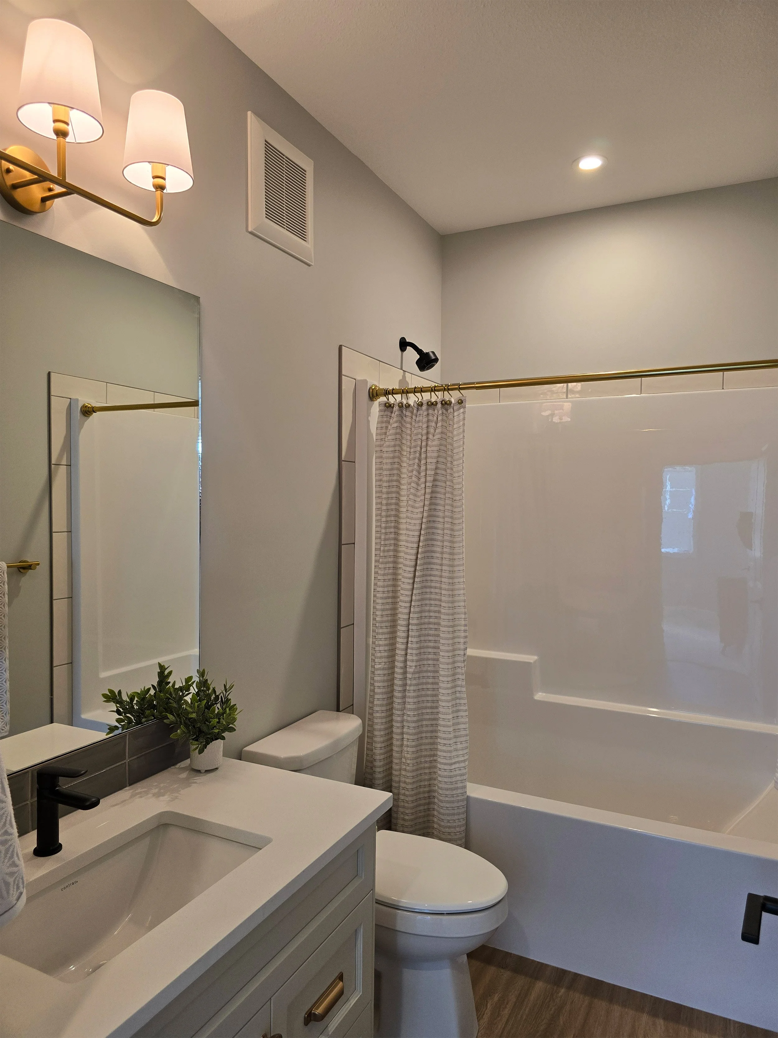 douplex-3-beardsley-cres-lacombe-ensuite.jpg