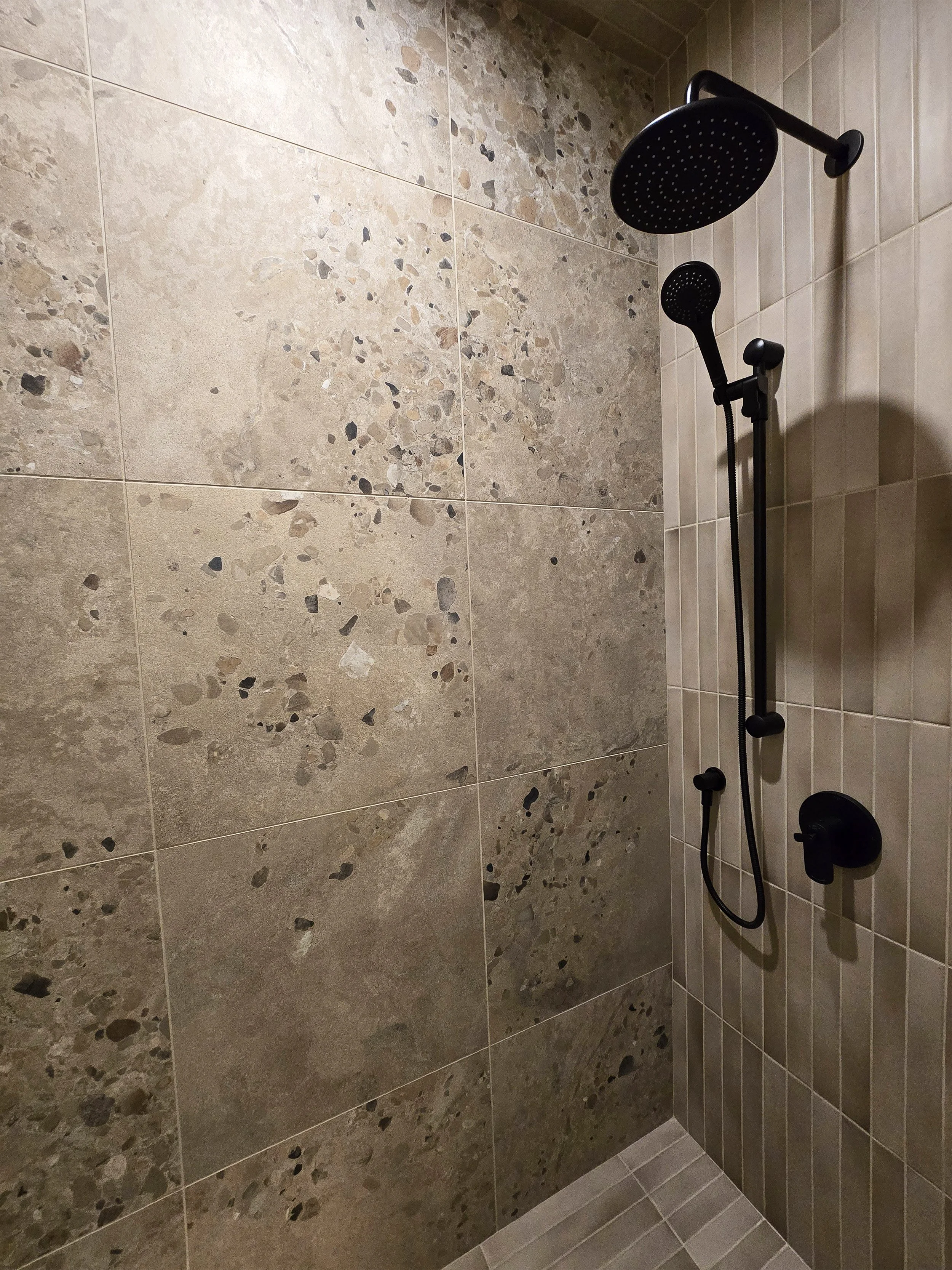 4938-4940-beardsley-cres-lacombe-alberta-shower.jpg