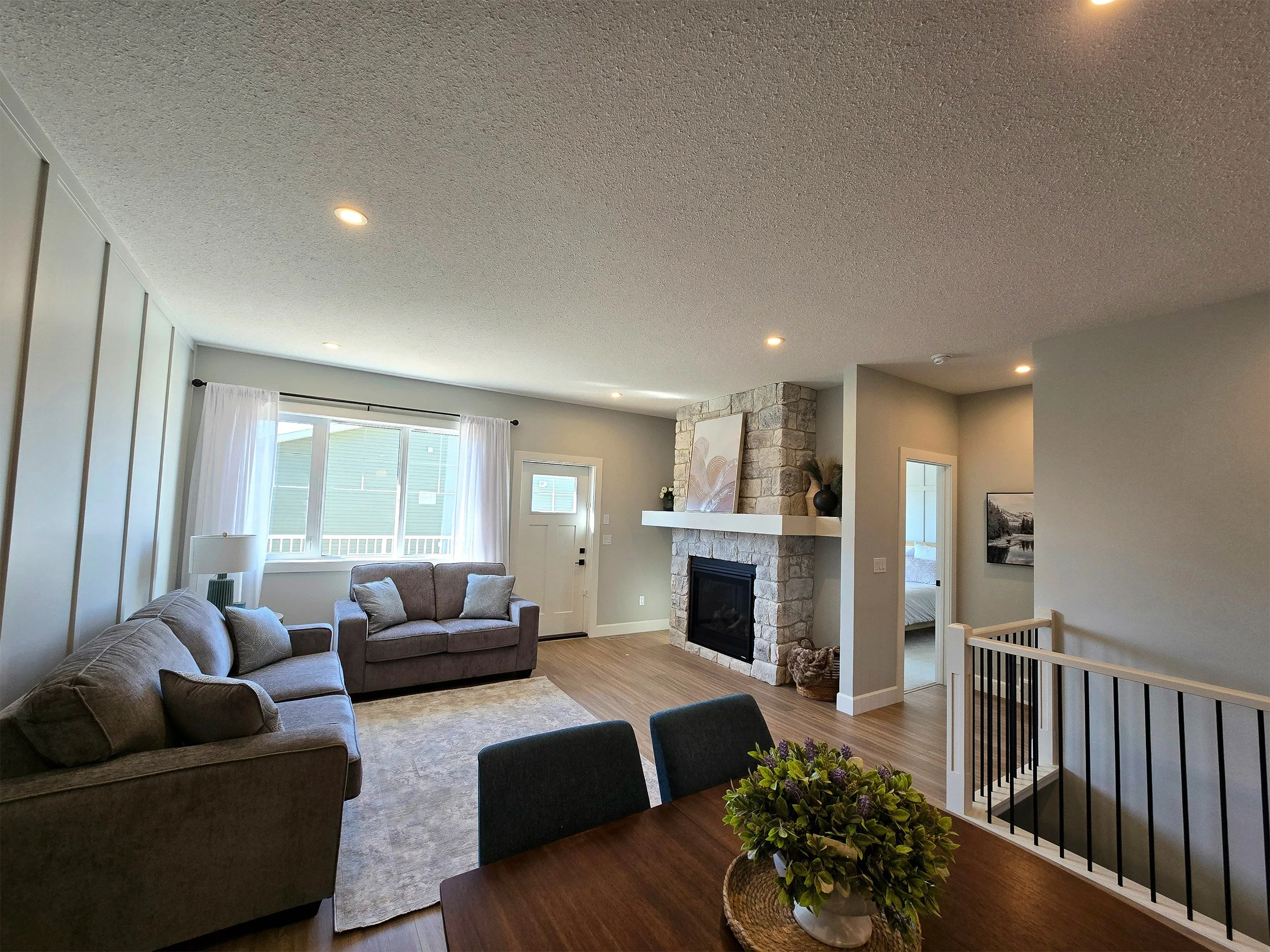 douplex-3-beardsley-cres-lacombe-livingroom.jpg