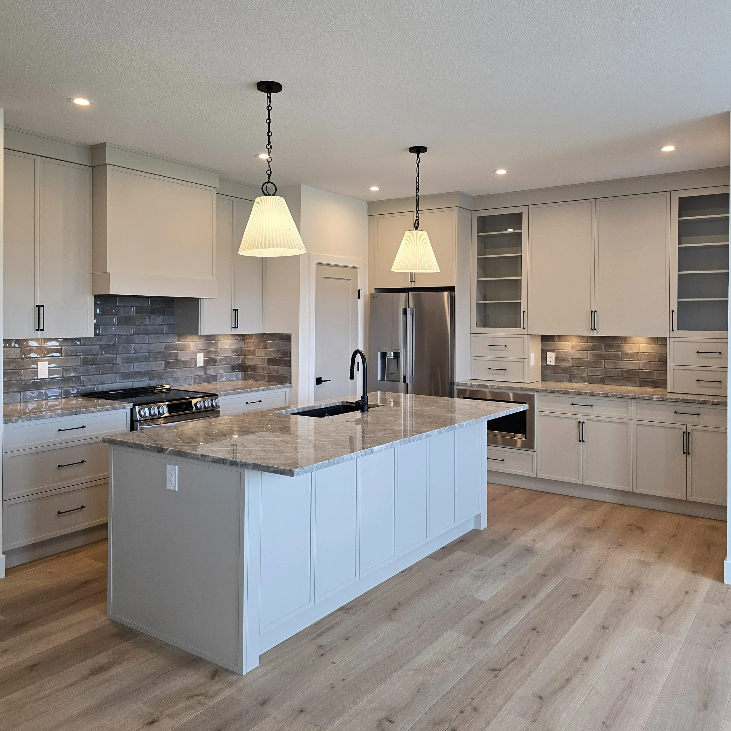 ridgestone-custom-homes-10-aura-drive-blackfalds-Kitchen.jpg