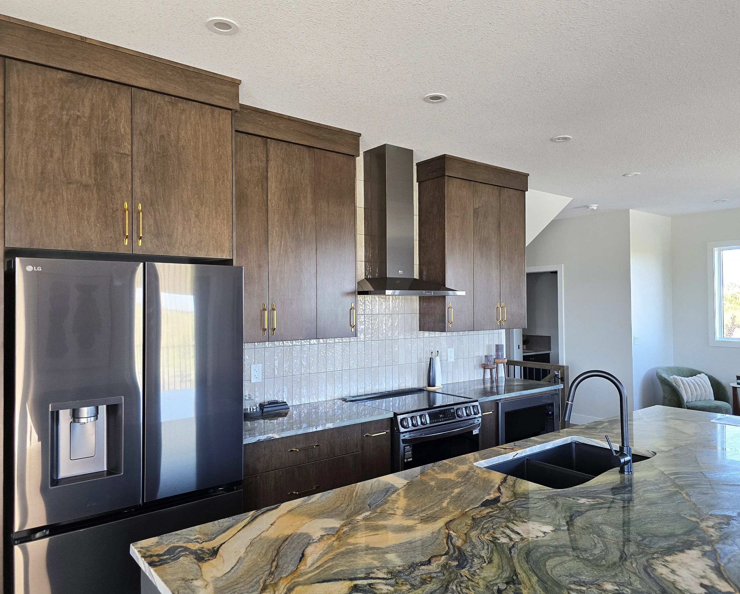 ridgestone-custom-homes-22-aura-drive-blackfalds-Kitchen-v2.jpg