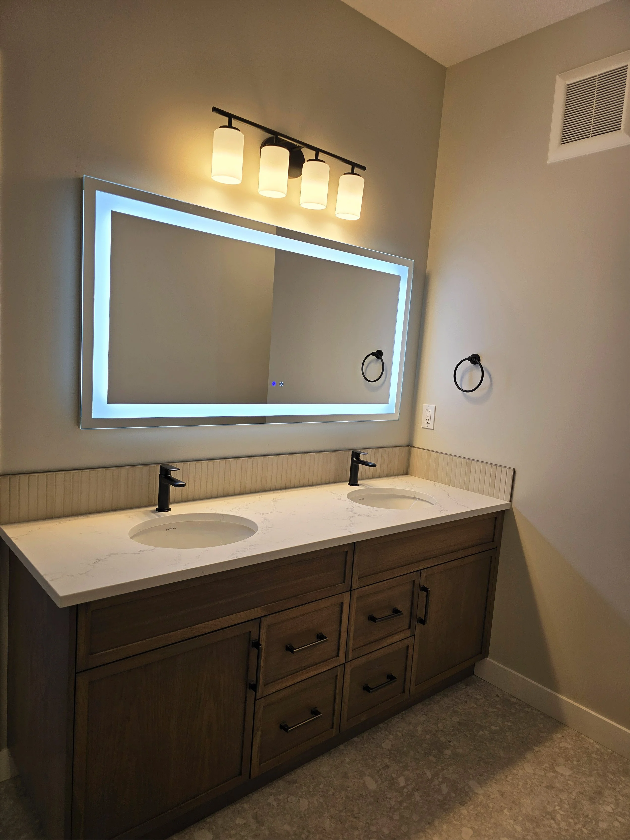 ridege-stone-homes-4922-4924-beardsley-lacombe-alberta-washroom.jpg