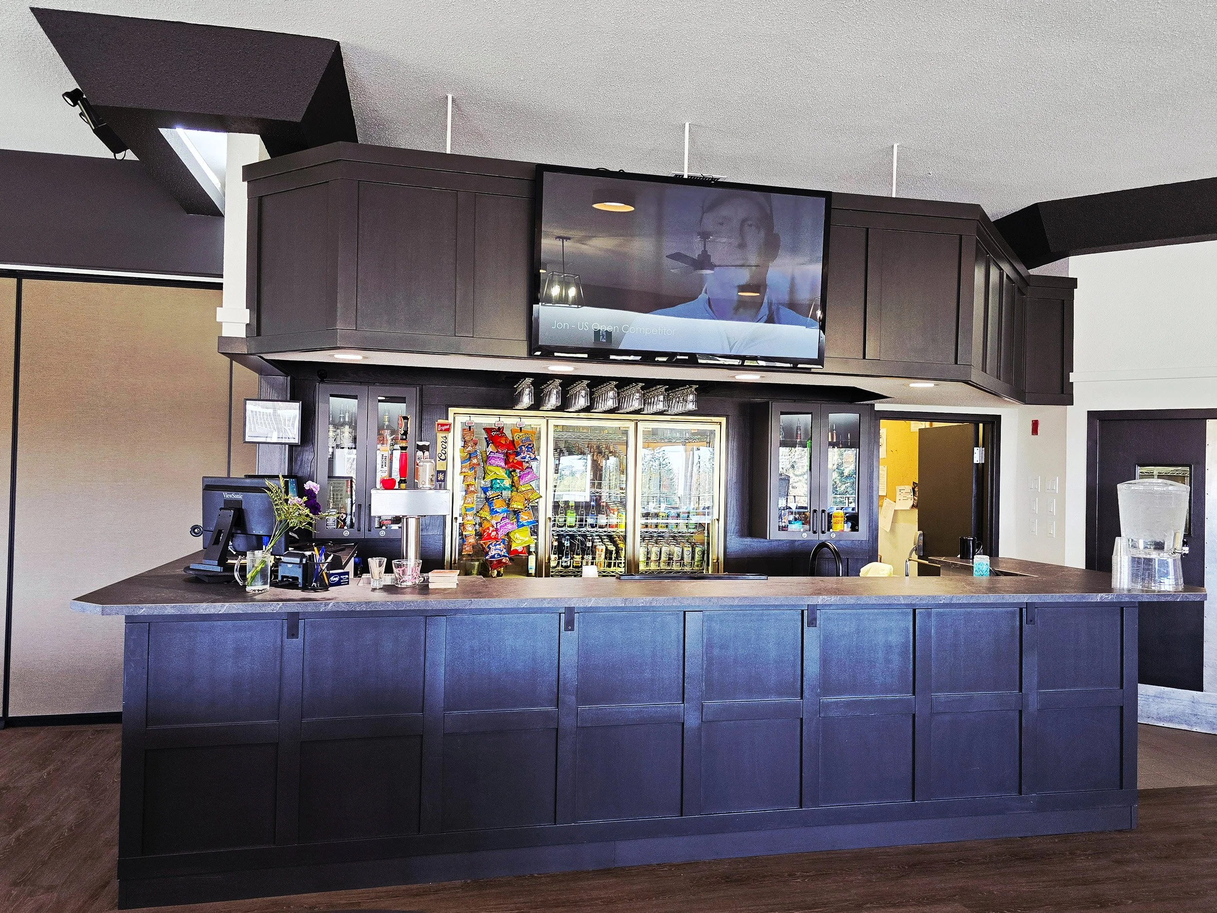 lacombe-golf-and-country-club-renovation-bar-lacombe-alberta.jpg