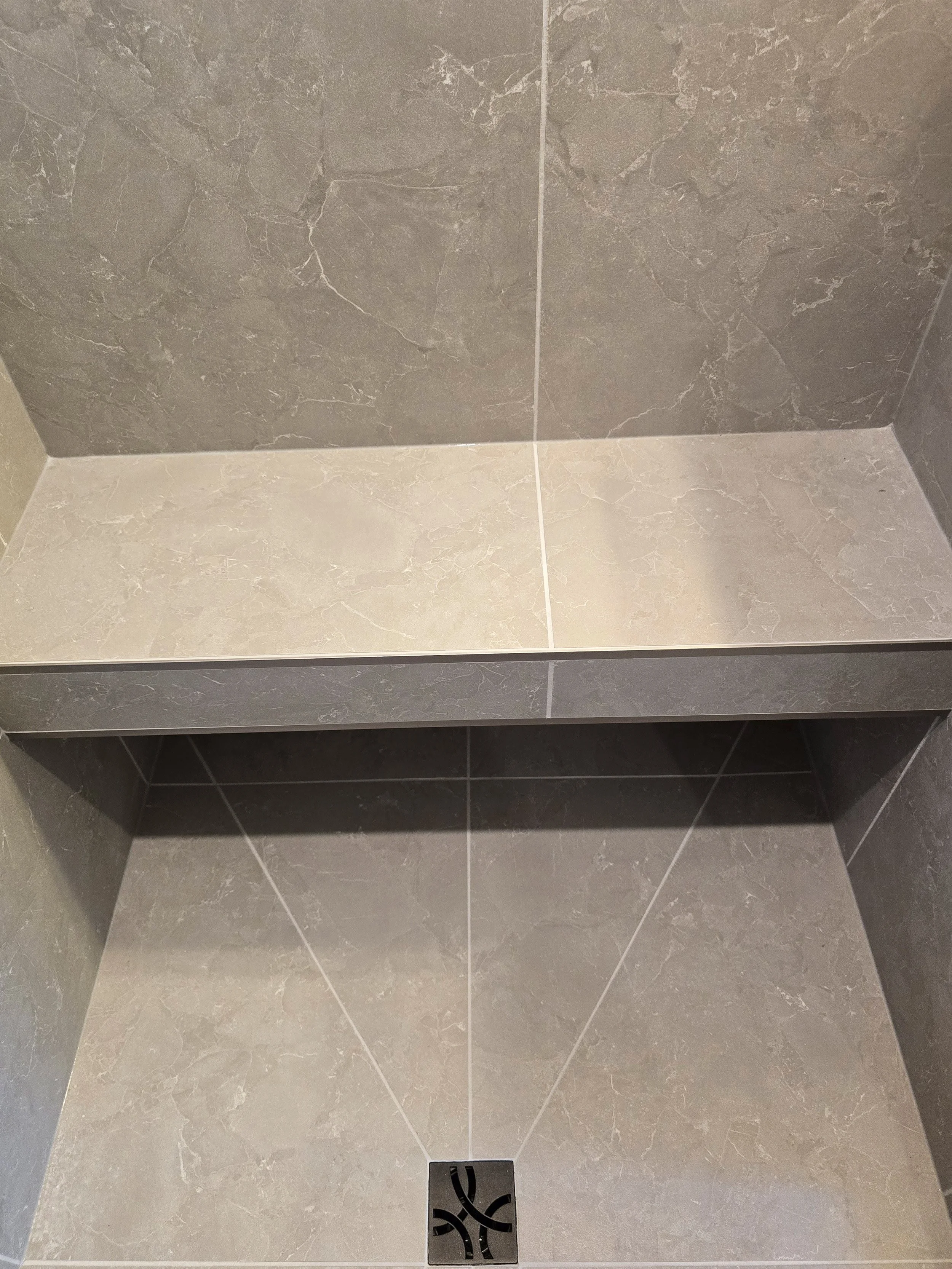 ridgestone-custom-homes-10-aura-drive-blackfalds-shower-bench.jpg