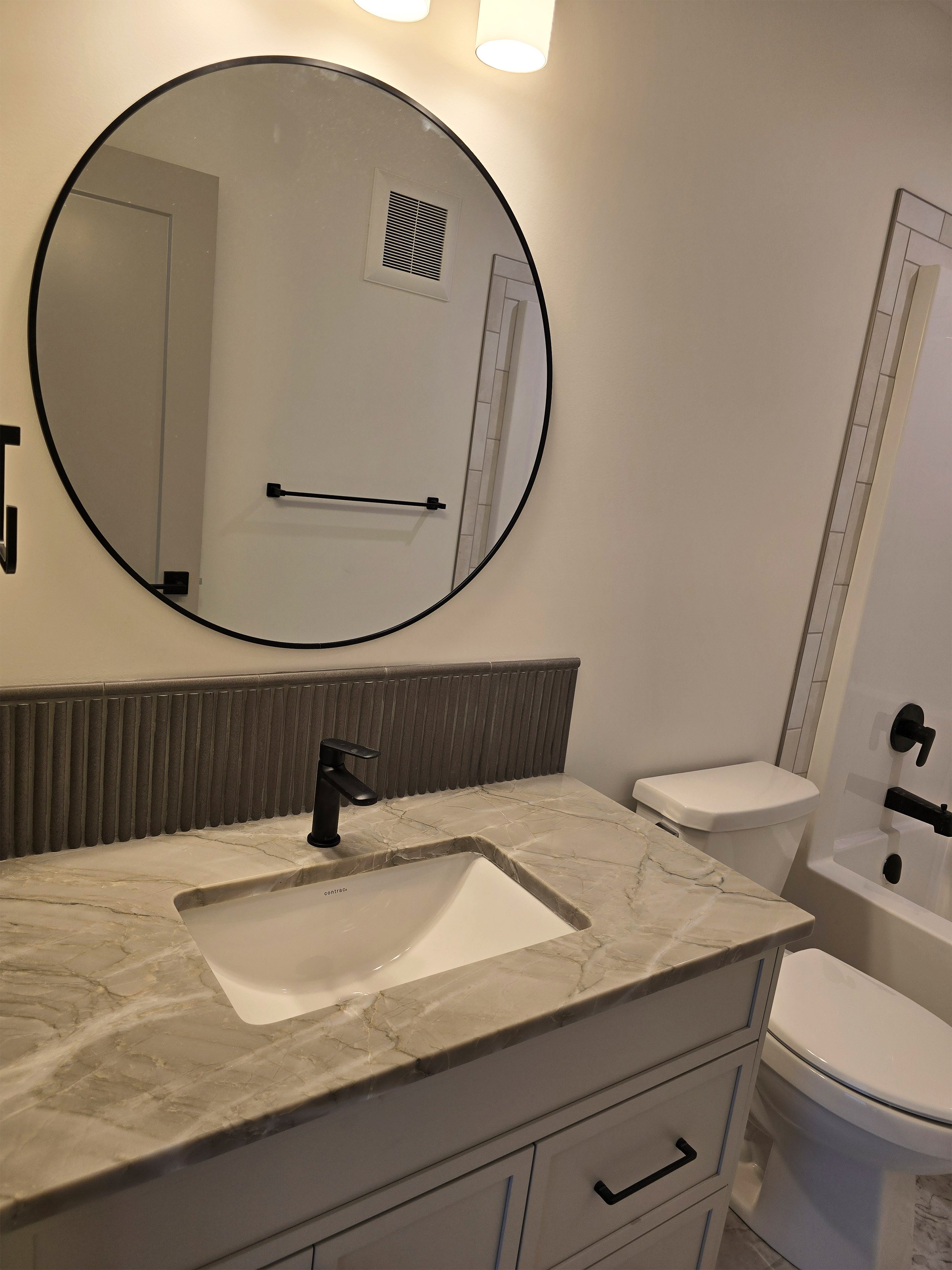 ridgestone-custom-homes-10-aura-drive-blackfalds-bathroom-2.jpg