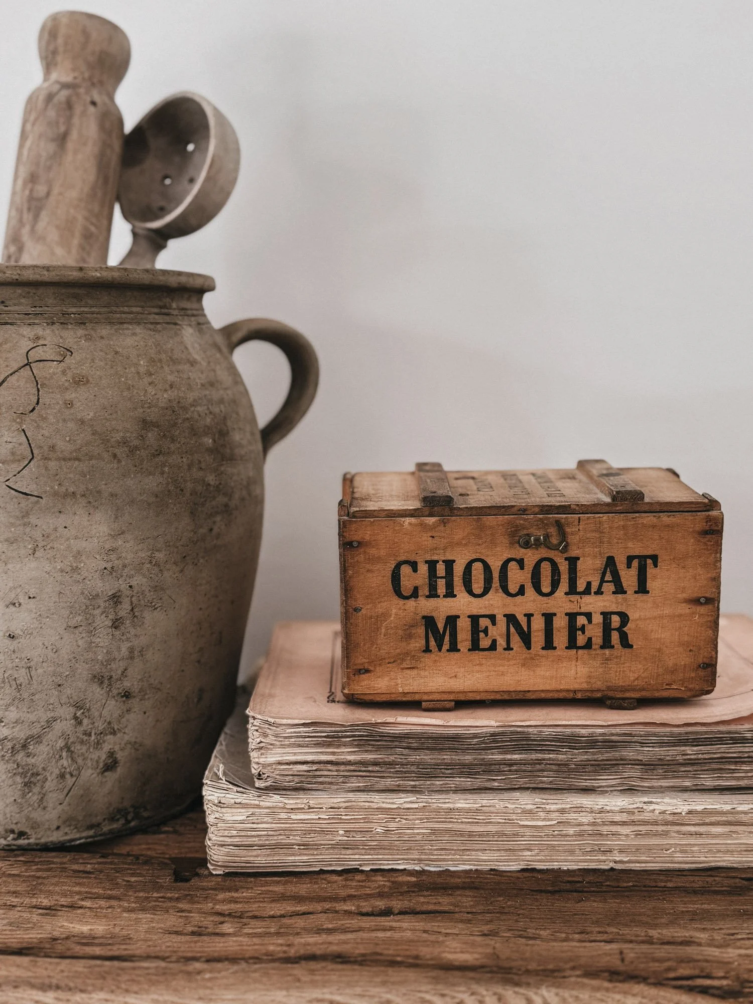 CRISTINA-ALFONSO-OUR-NIDO-CHOCOLAT-MENIER.jpg