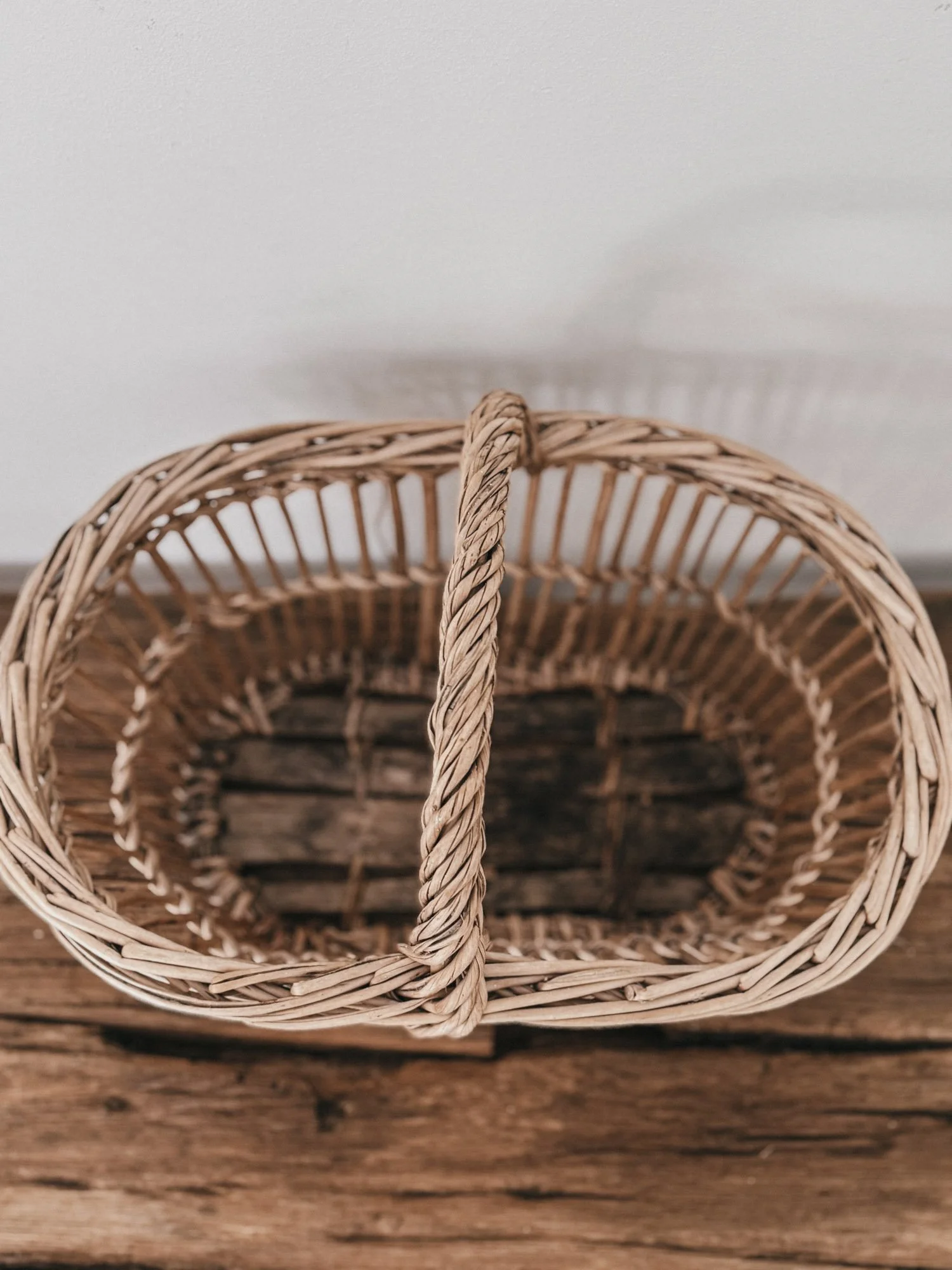 CRISTINA-ALFONSO-OUR-NIDO-WILLOW-GATHERING-BASKET-4.jpg