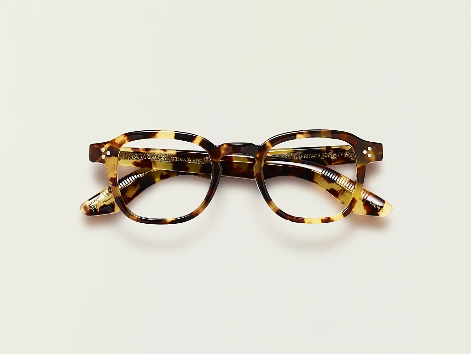 MOSC momza-color-heritage-tortoise-pos-2.webp