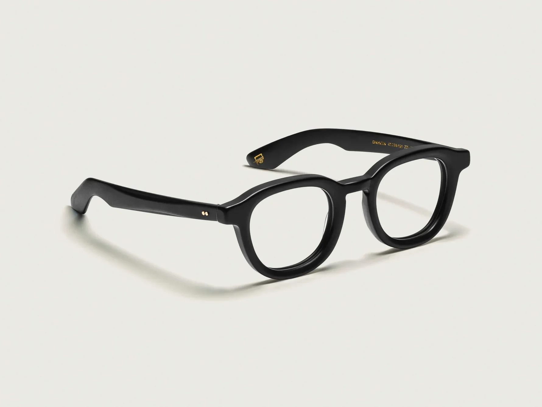 dahven-color-matte-black-pos-1.webp