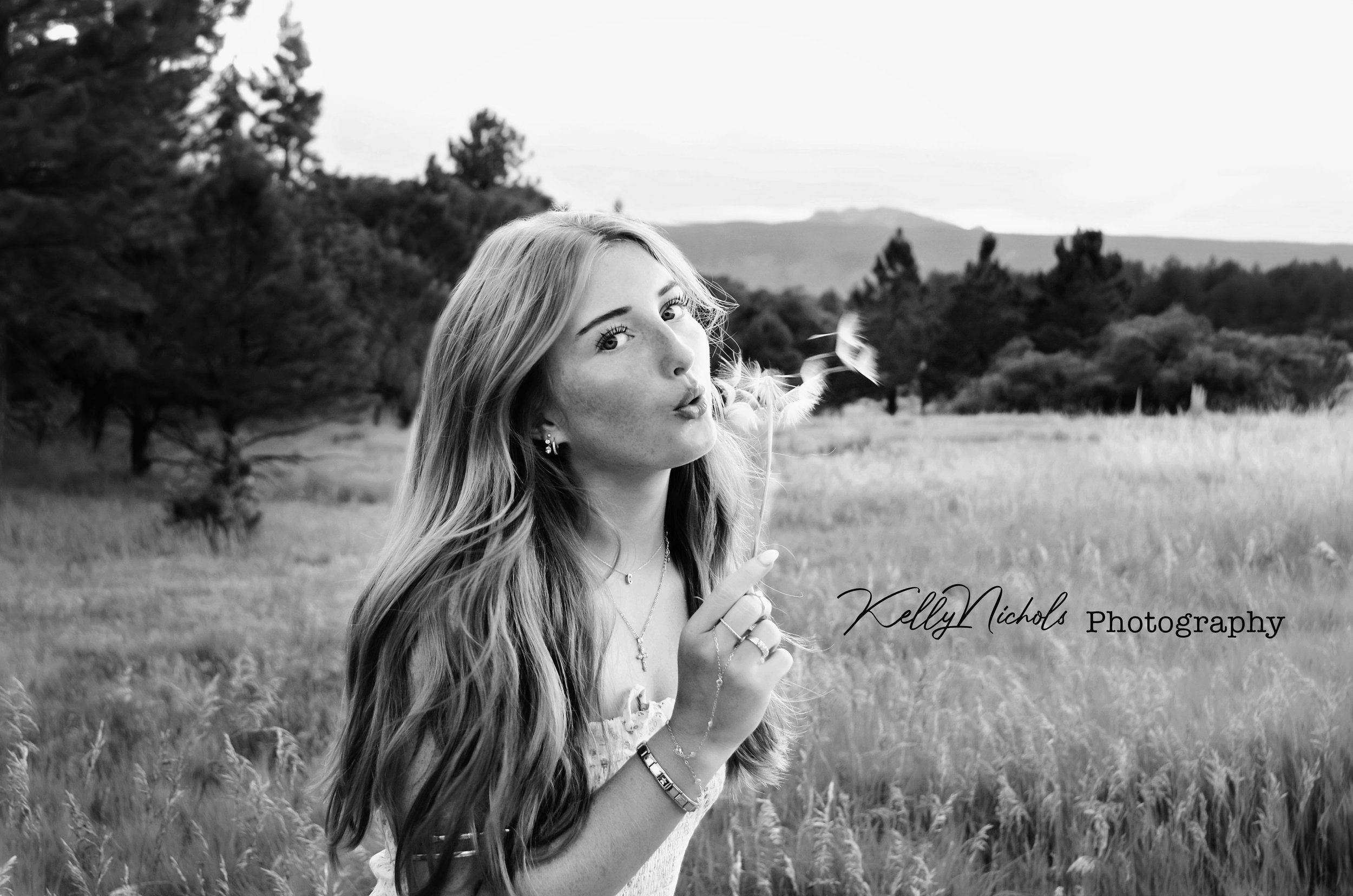 Maddie_SS_DandelionBW.jpg