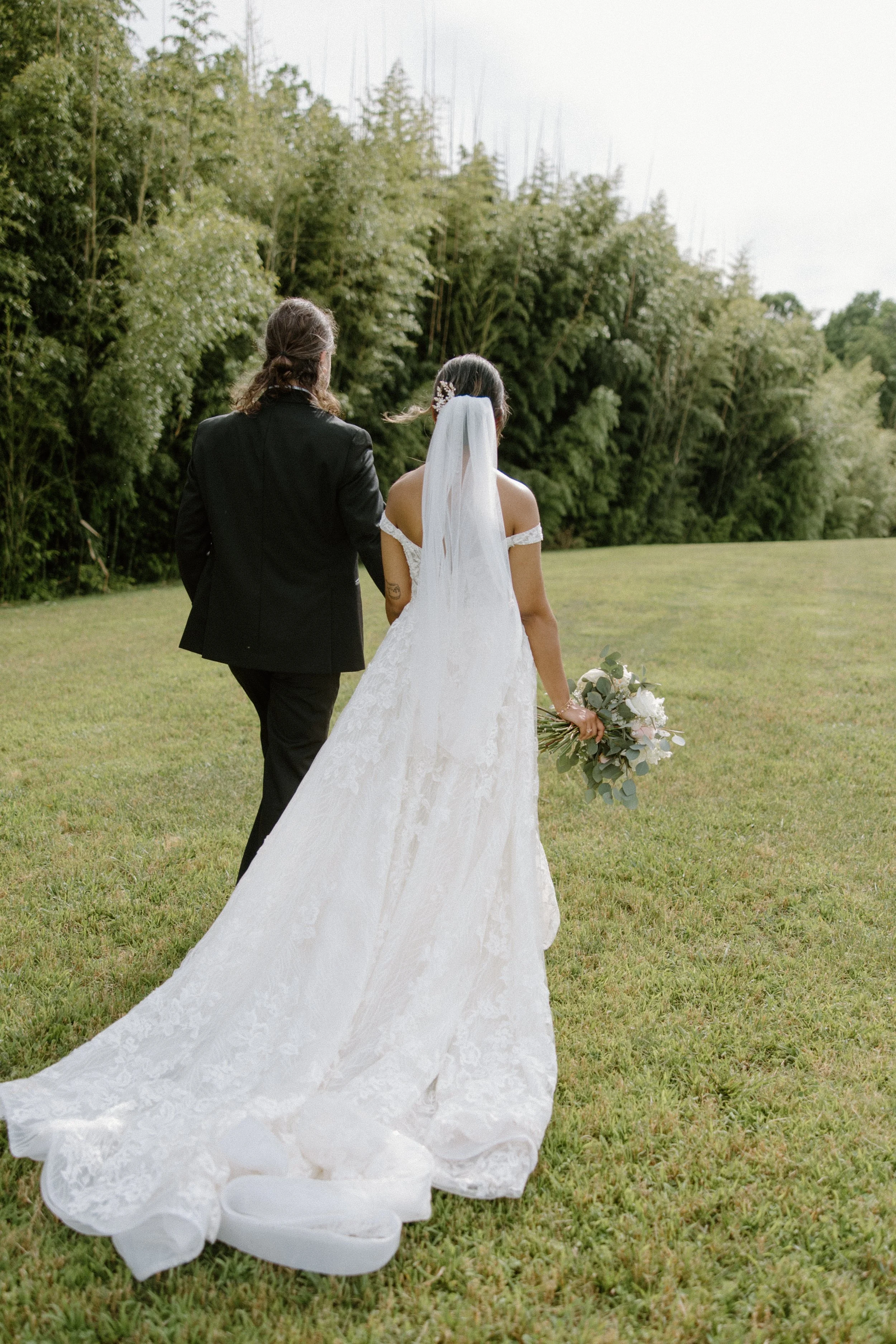 camelot-meadows-wedding-couple
