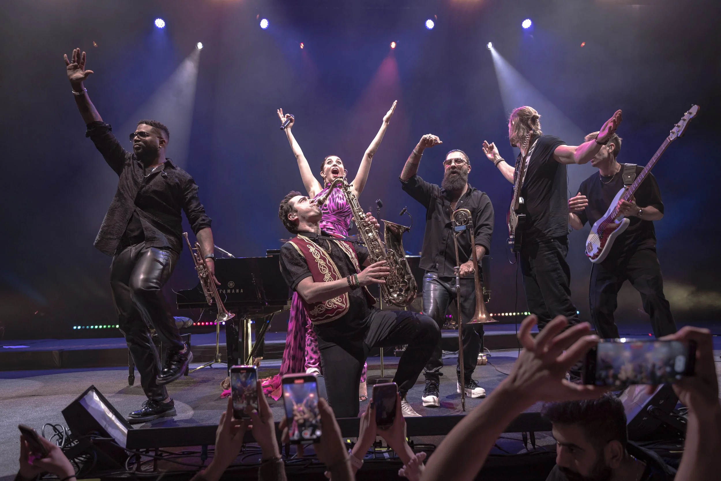 Jessy Hay and the Karsu band live at Volkswagen Arean, Istanbul Turkey