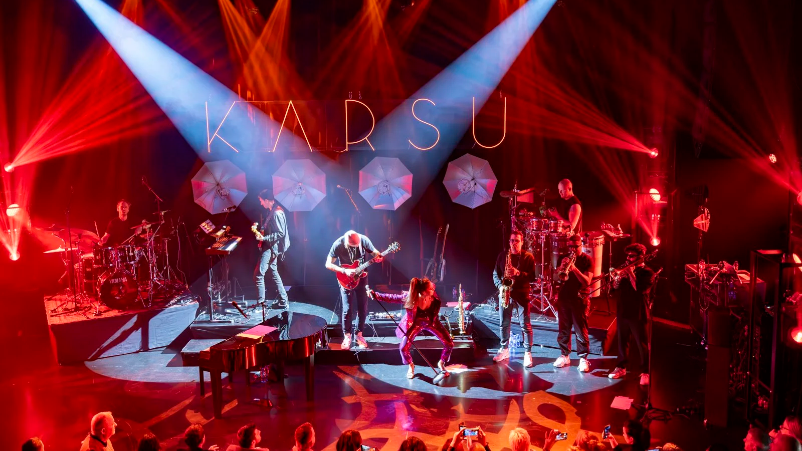 Jessy Hay with Karsu live at Paradiso Amsterdam with Karsu on her Europe club tour