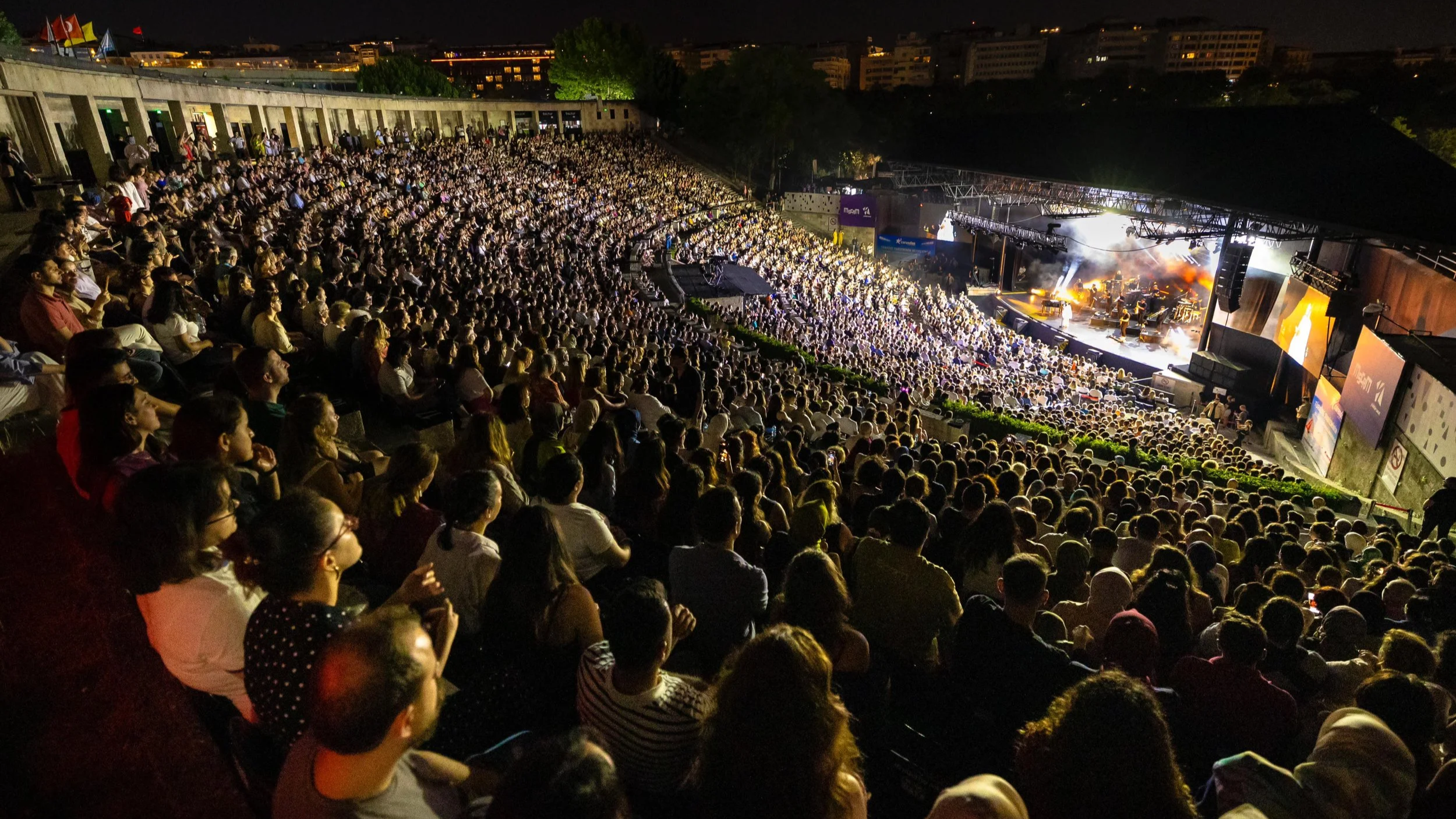 Jessy Hay with Karsu at Haribye, Istanbul