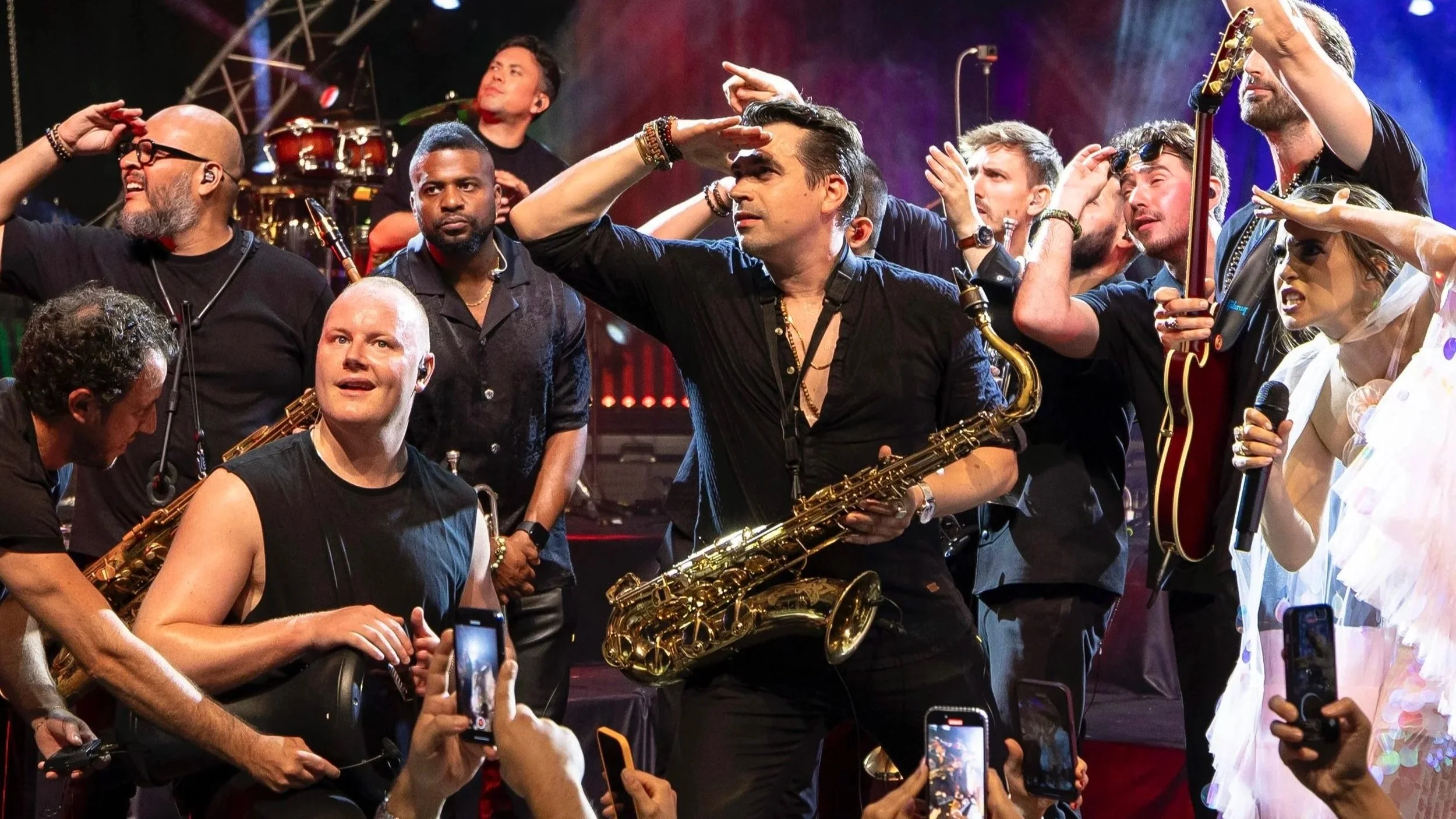 Jessy Hay with Karsu's band on World tour