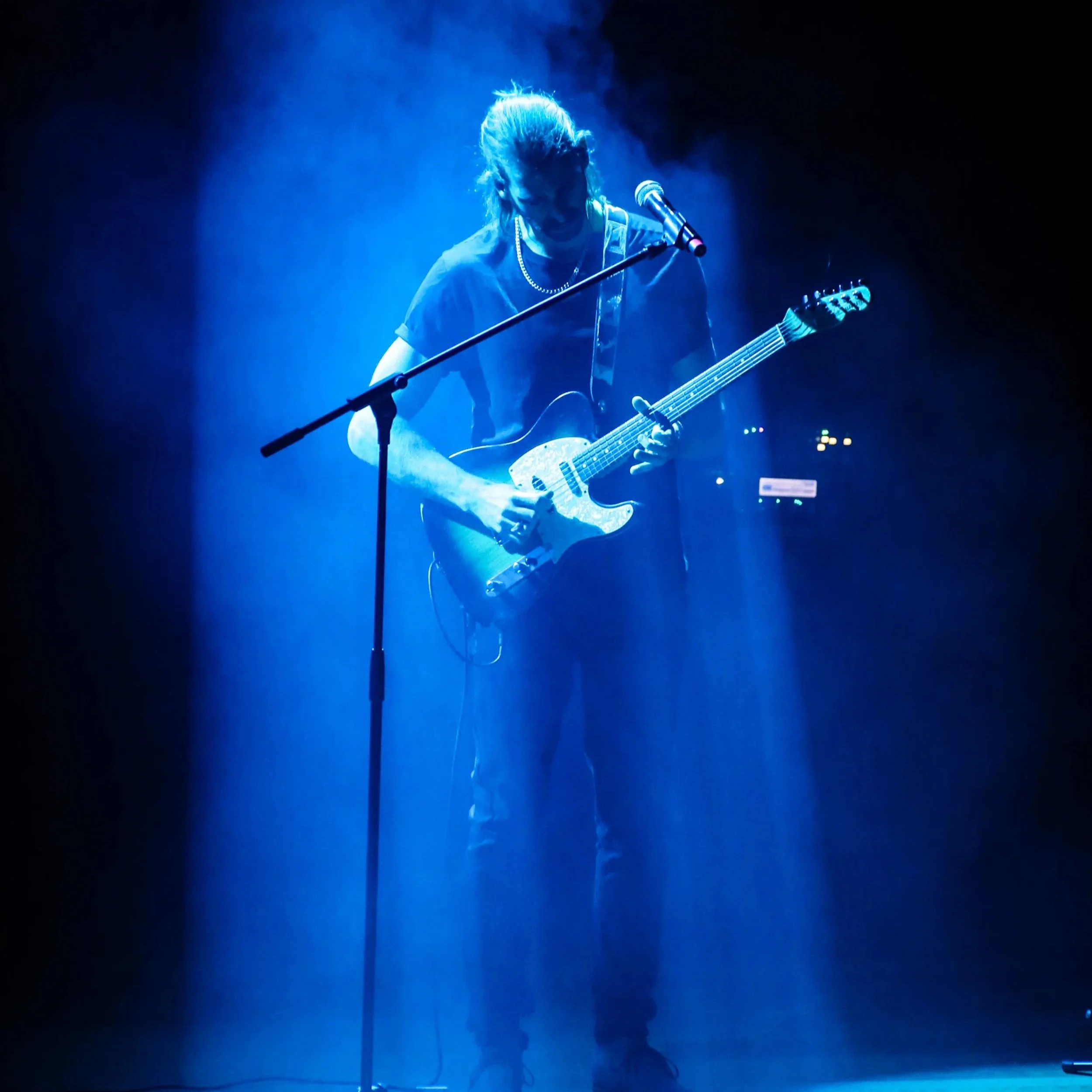 Jessy Hay guitar solo on stage
