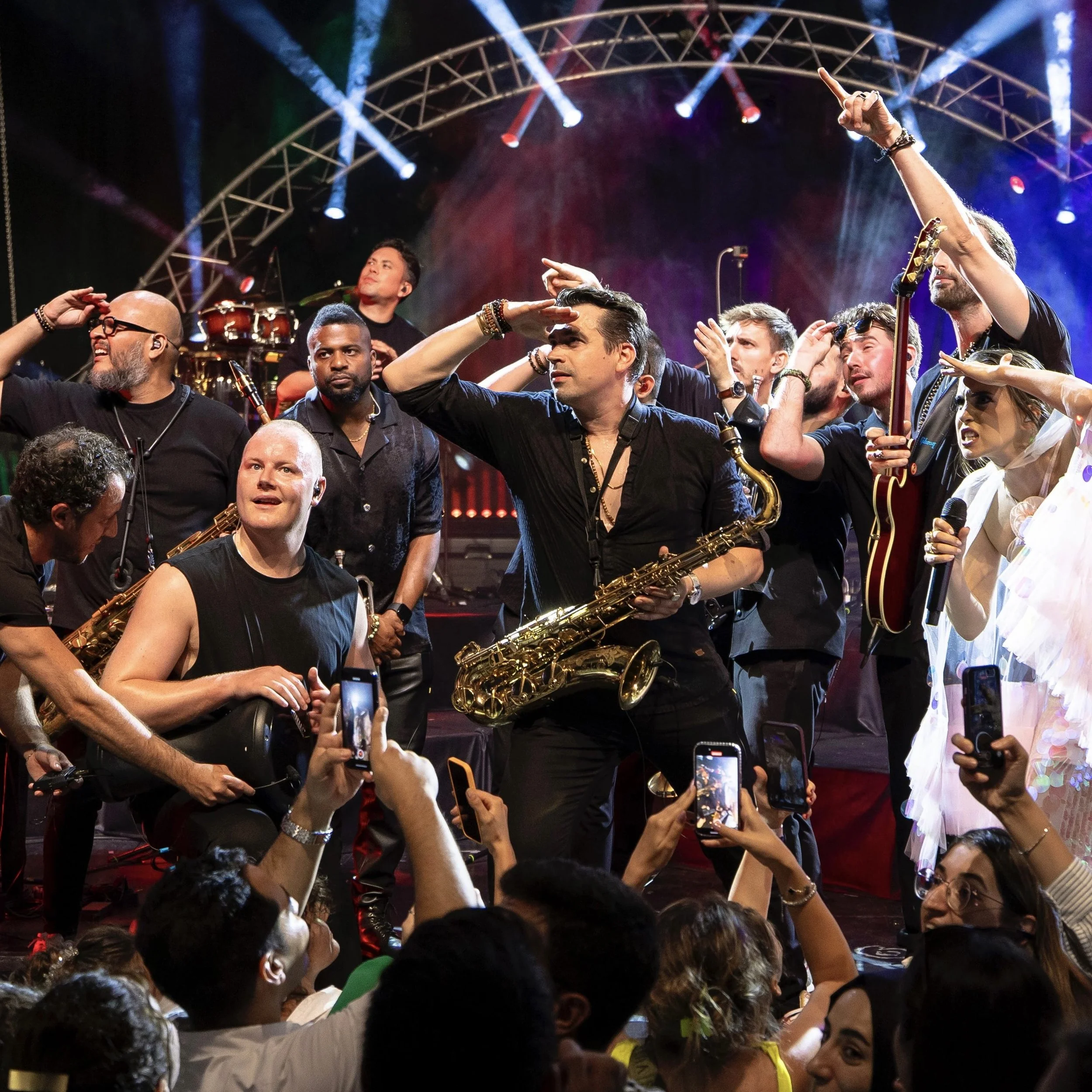 Jessy Hay with Karsu's band on her World tour