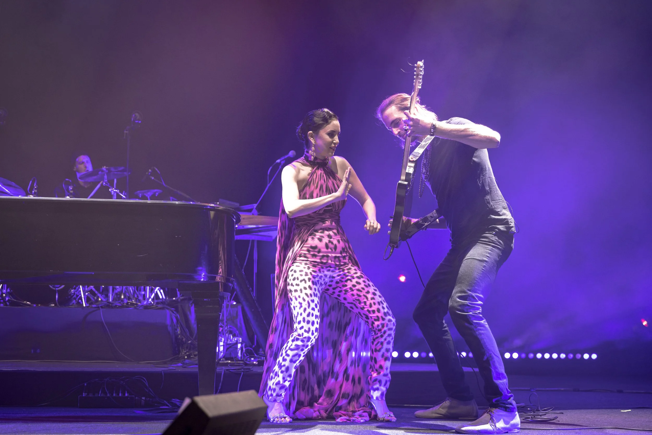 Jessy Hay wih Karsu live in Ankara Congresium