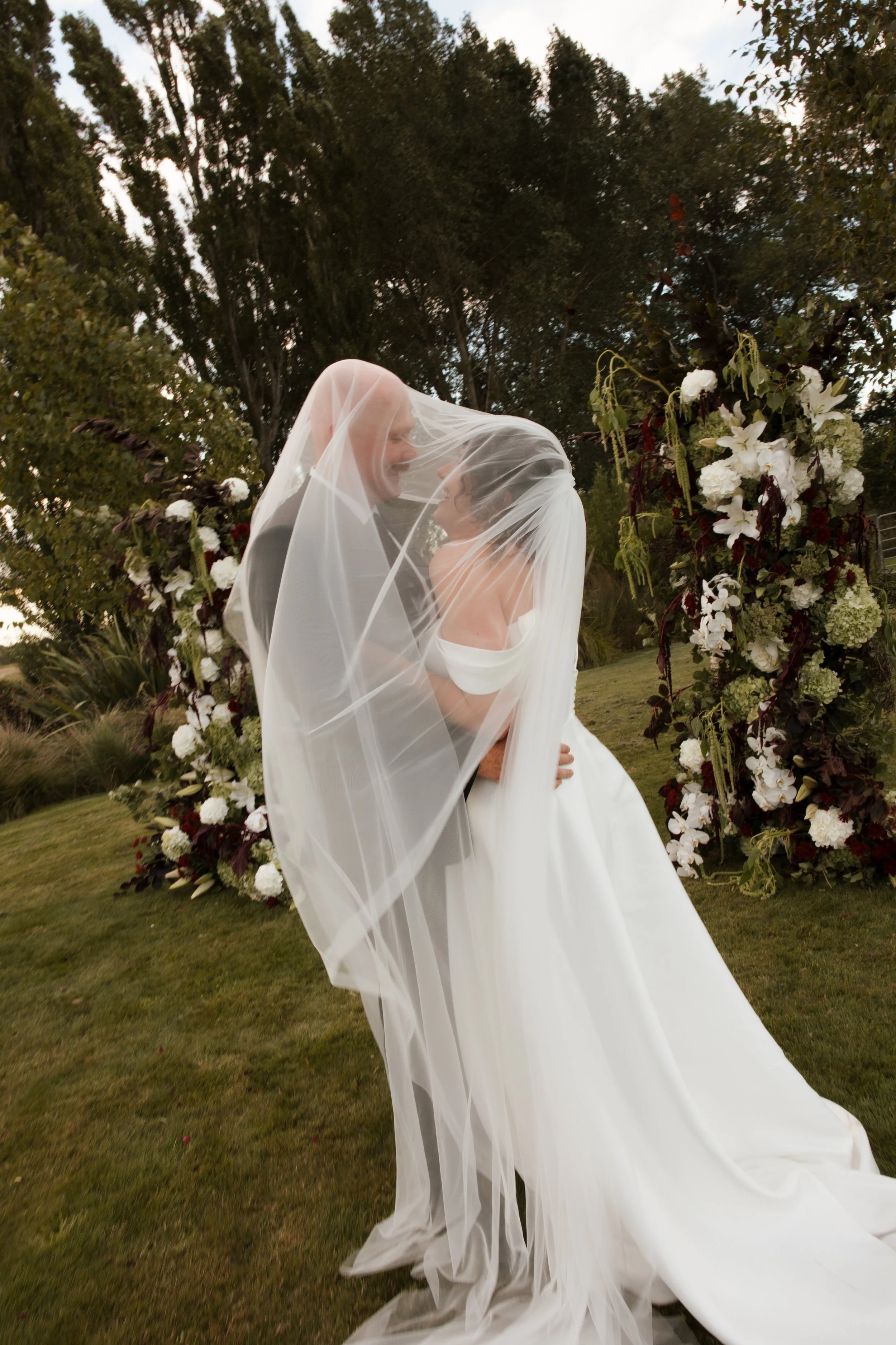 Romantic red wedding flowers