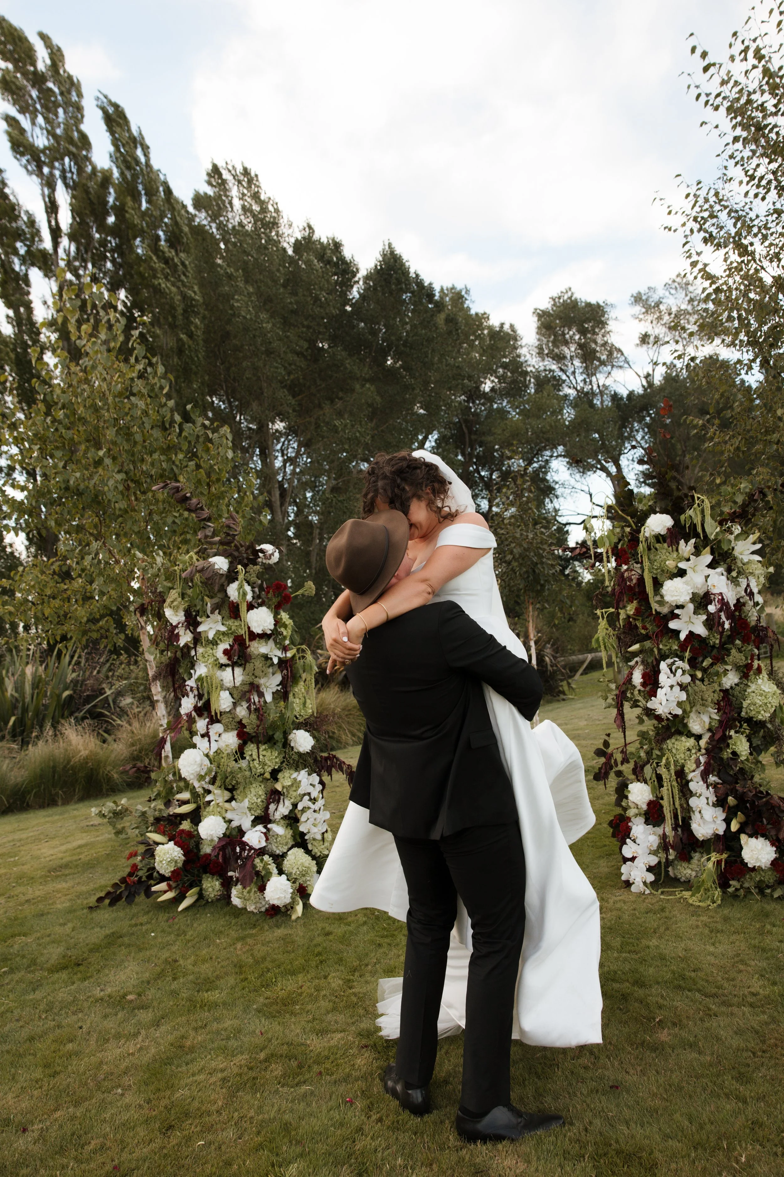 Red, white and green wedding floral pillars installation