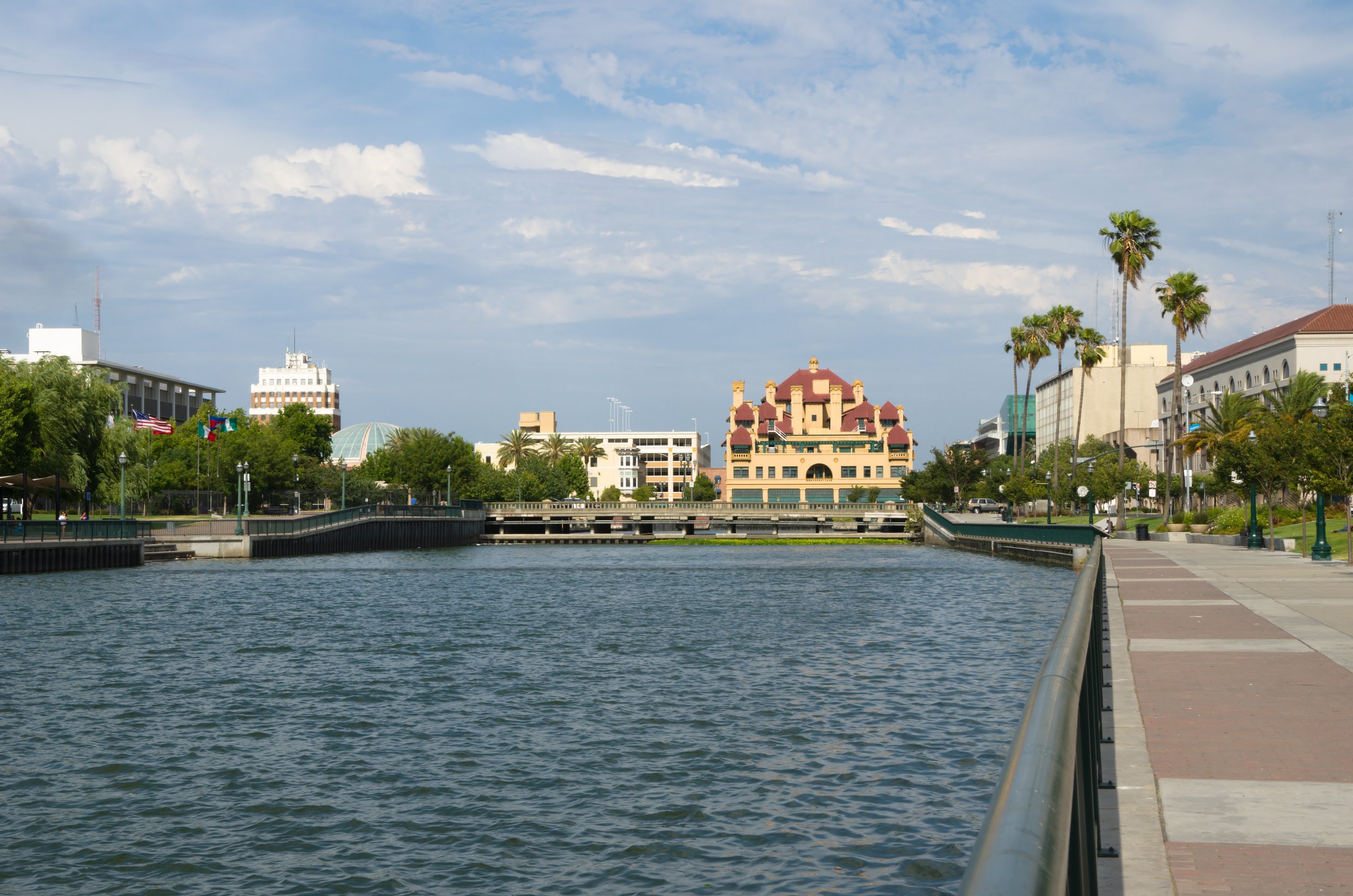BOATING ON THE SAN JOAQUIN DELTA RIVER