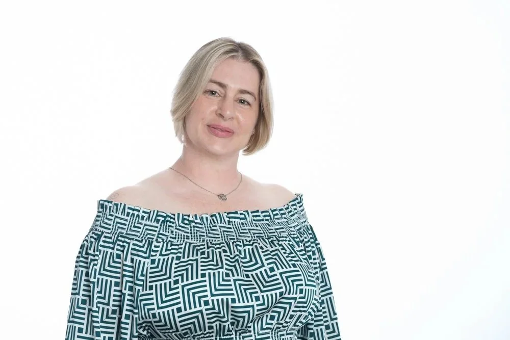 Female mental health coach helping women silence self-critical inner thoughts and build self-confidence to begin living a life of intension.