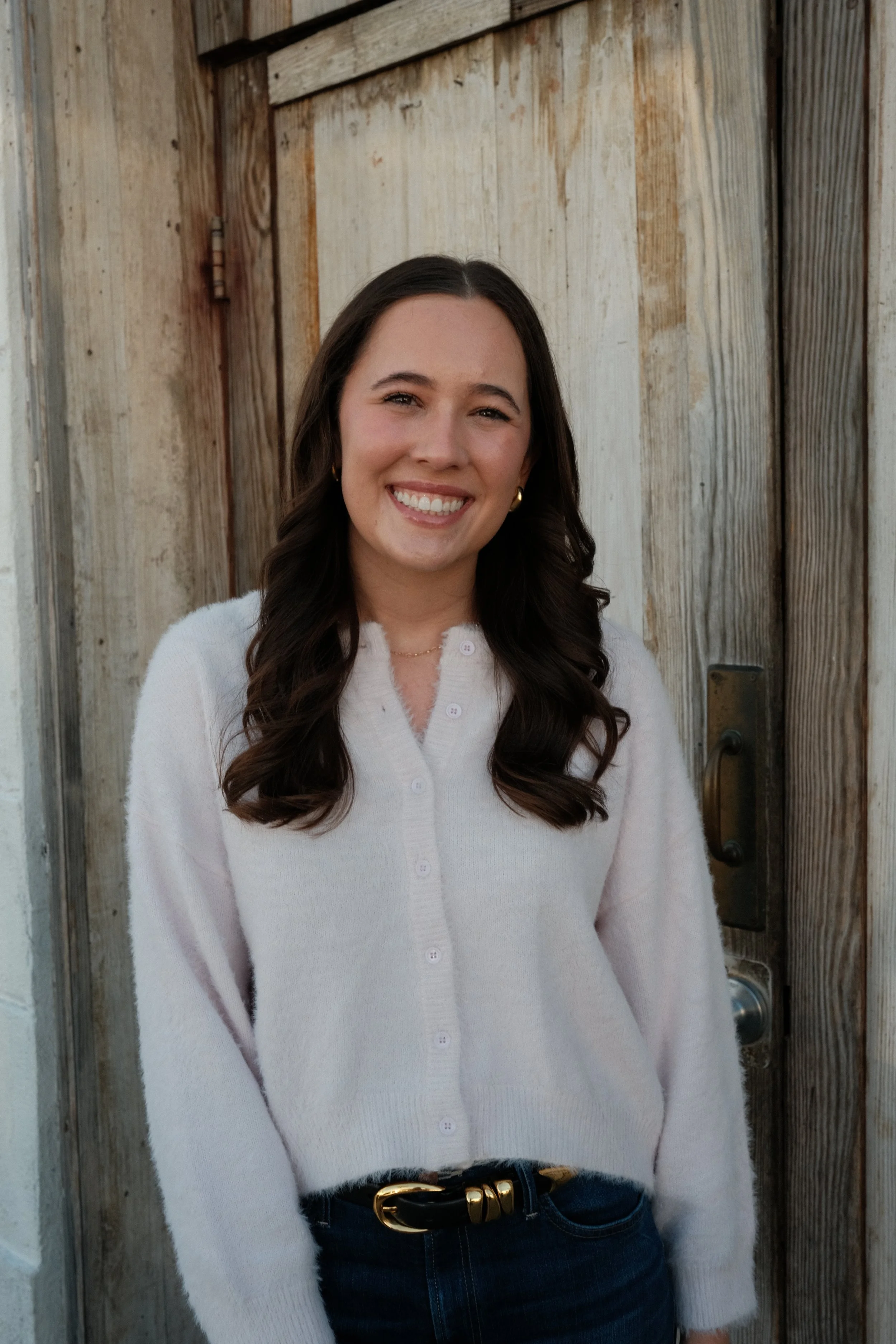 A woman who is a good therapy is california who offers Warm and effective therapy available virtually across California. Personalized therapy to support your specific goals and life challenges.