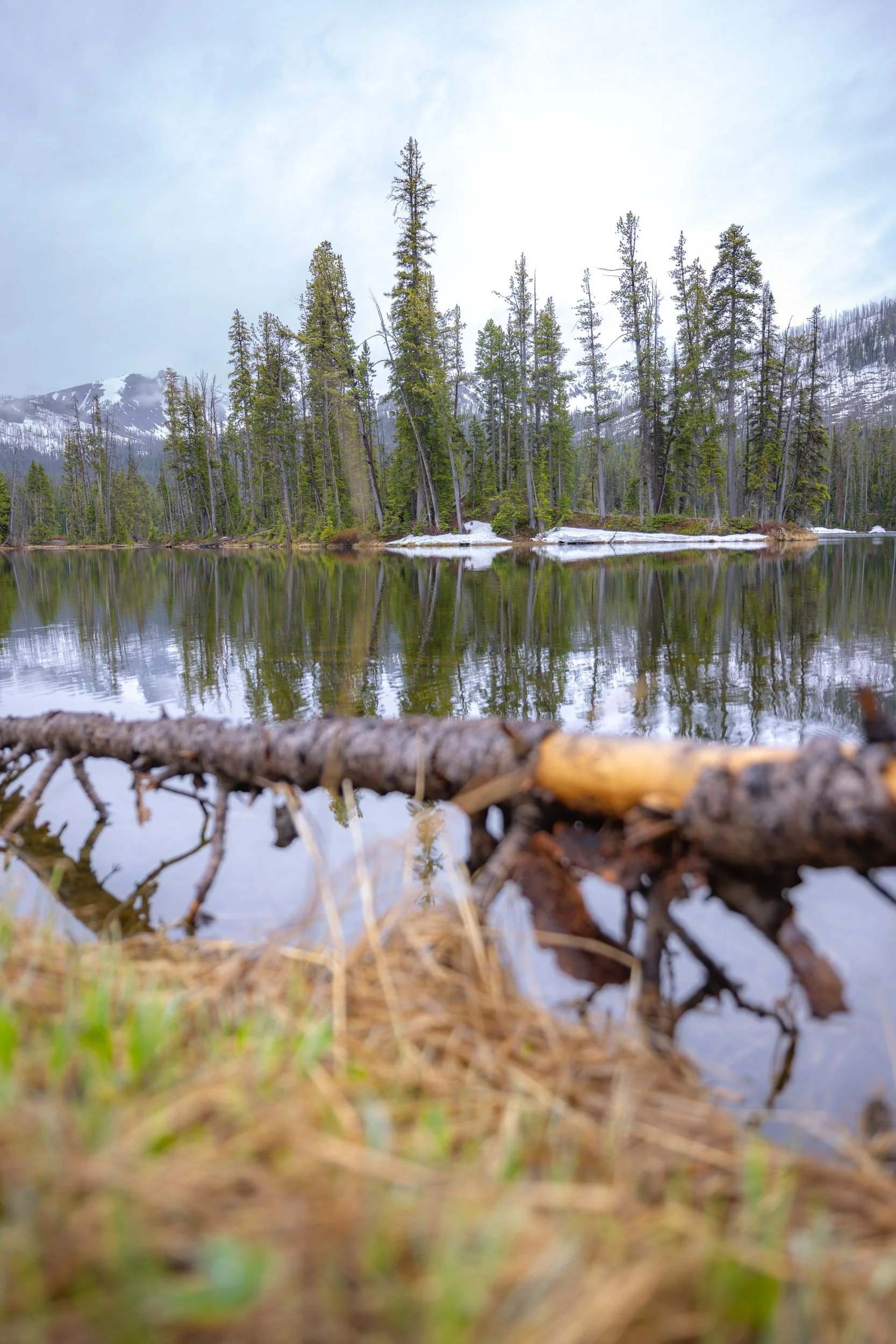 yellowstone-water-landscape-snow-capped-mountains.jpg