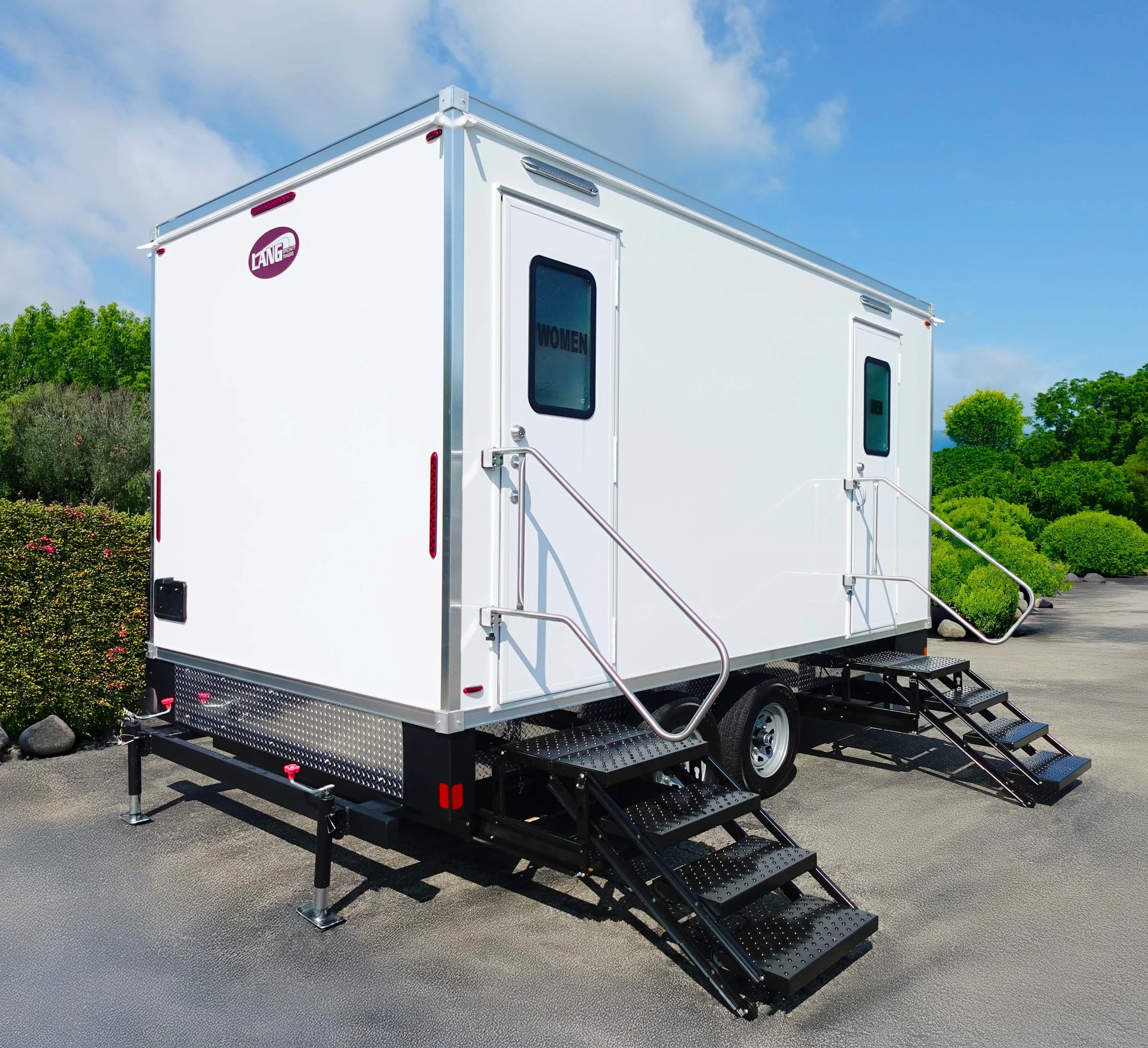 Luxury toilet trailer