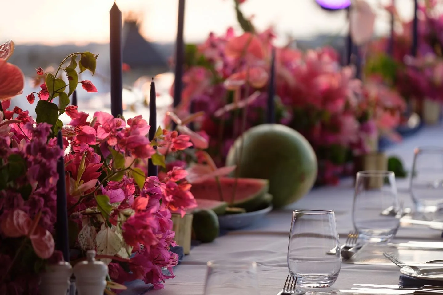 A watermelon fiesta to match the ocean sunset. 
 
Occasion: Corporate Client Gala Dinner

Venue: Fish Bar @fijimarriottresortmomibay 

Design and delivery: Us 

Photographer: @rob.rickman