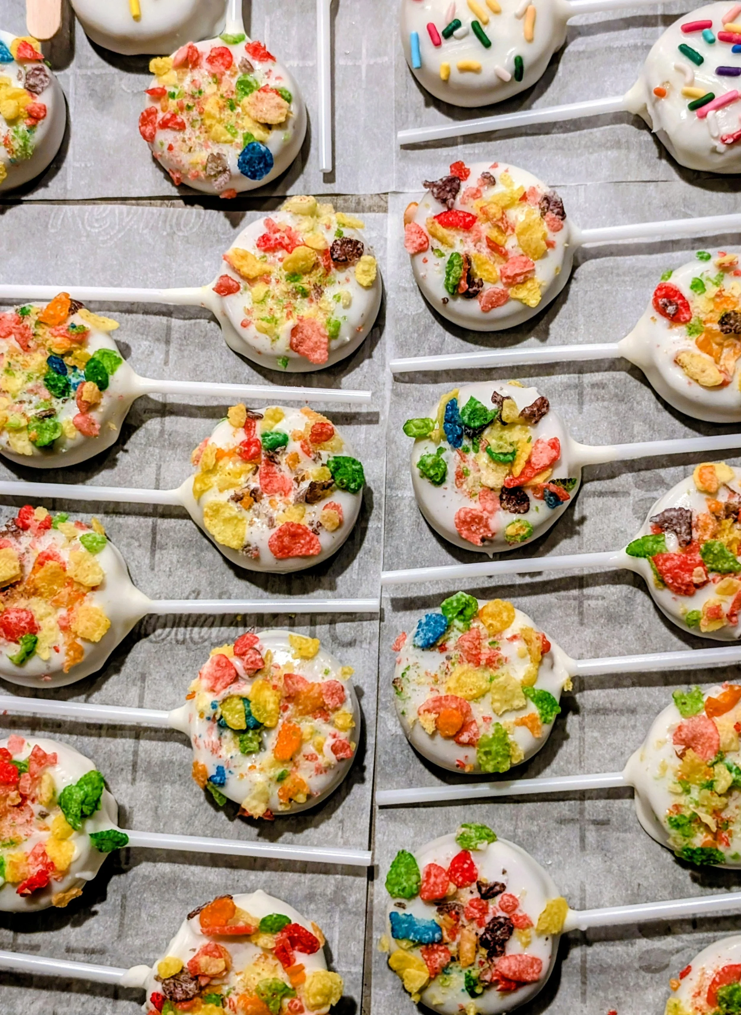 Fruity Cereal Cakepops