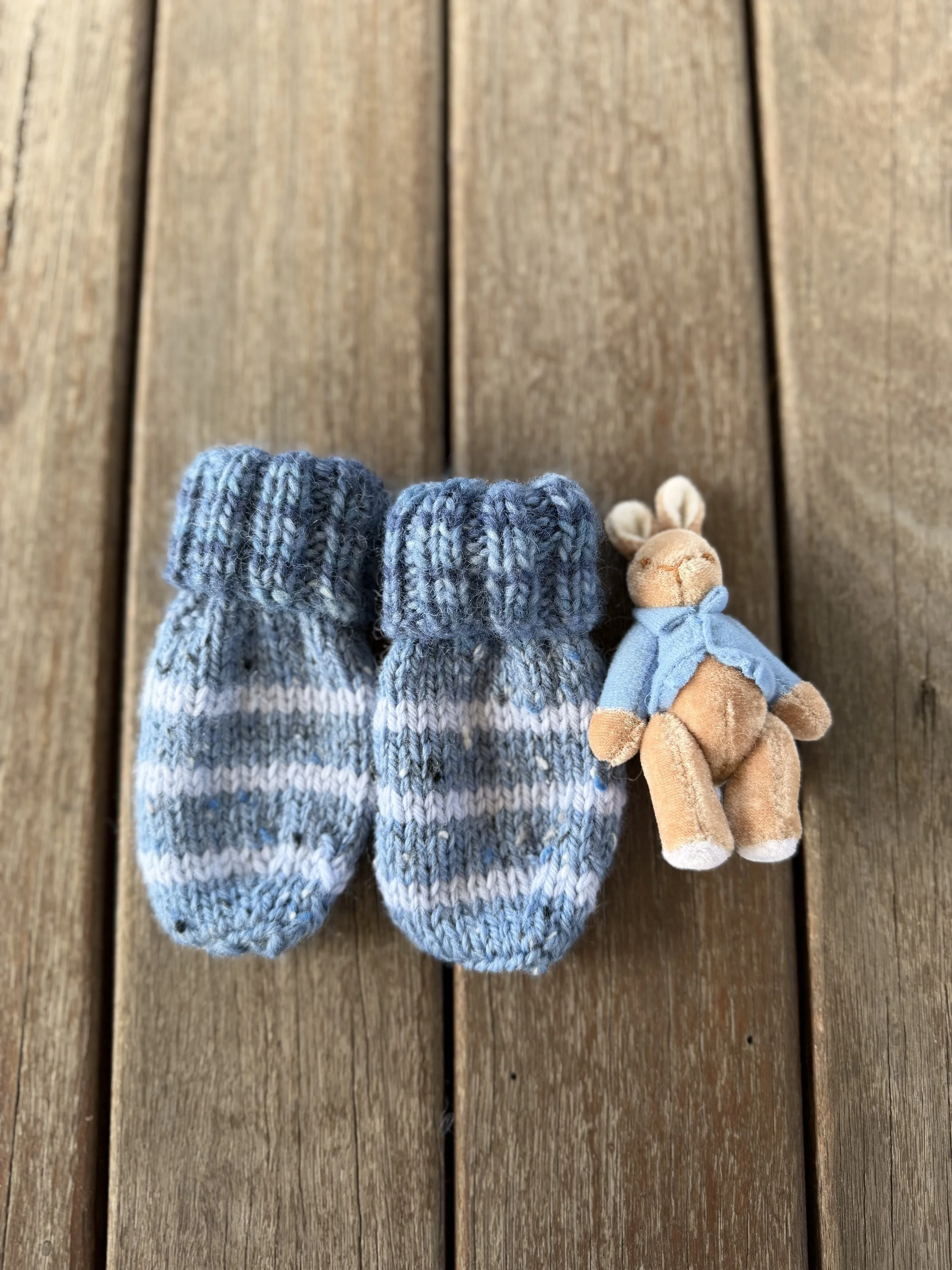 Baby blue mittens (newborn)