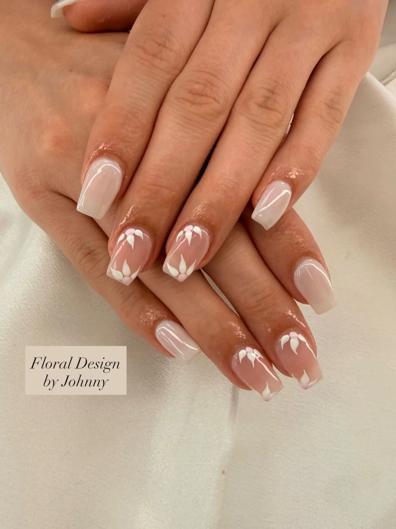 🌸🤍

Minimal Design by Johnny

#lovelynails #springnails #simplenails #simplenaildesign #funnybunnynails