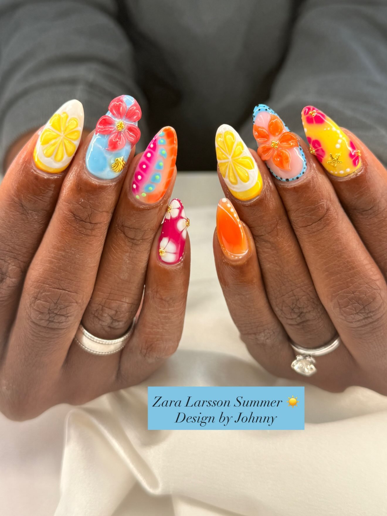 ☀️🌺🏝️🍋🐬 @zaralarsson 💖

Super Complex Design by Johnny 💅

#lovelynails #zaralarssonnails #zaralarssonsummer #zaralarsson #summernailart