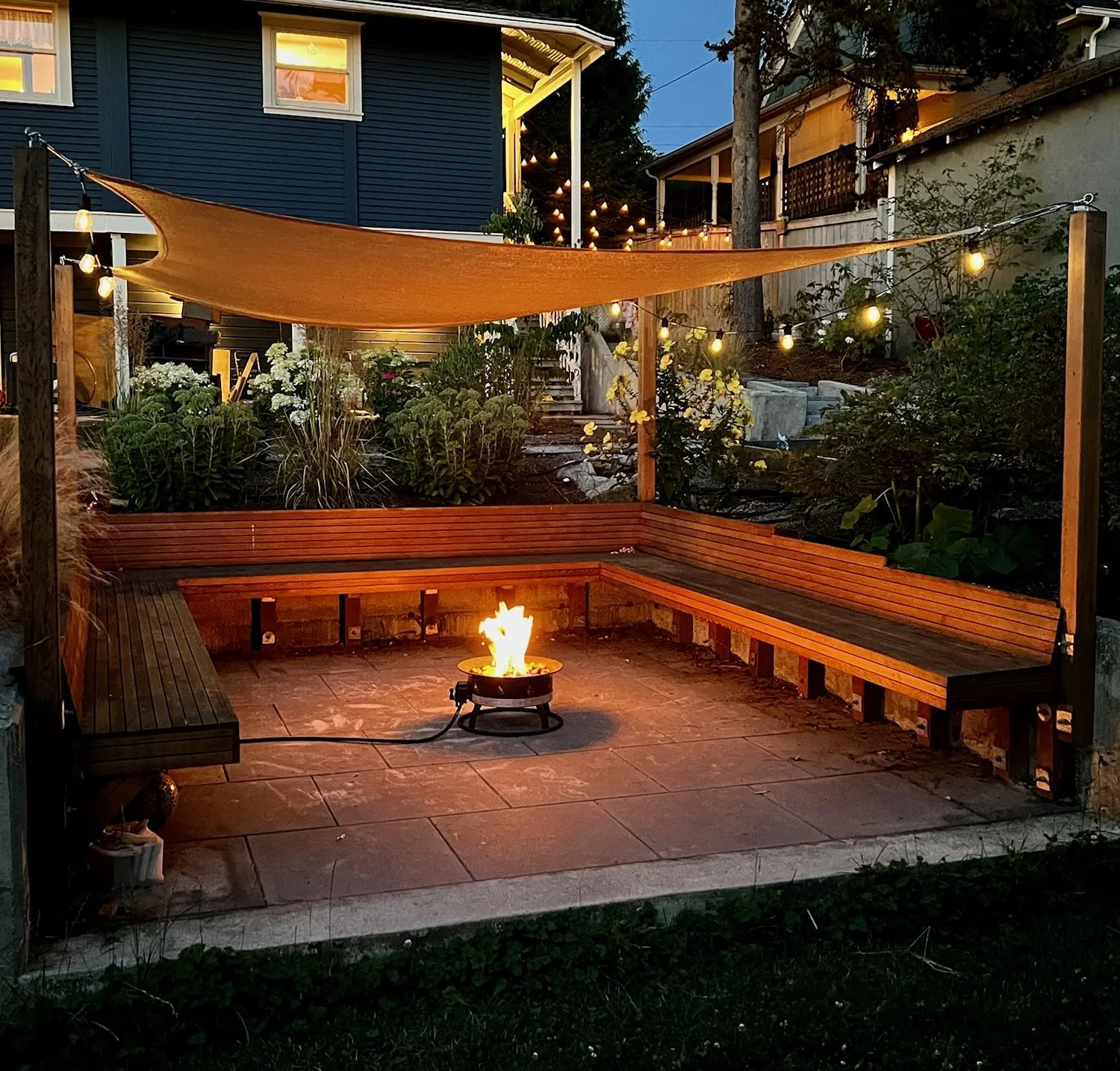OUTDOOR ENTERTAINING