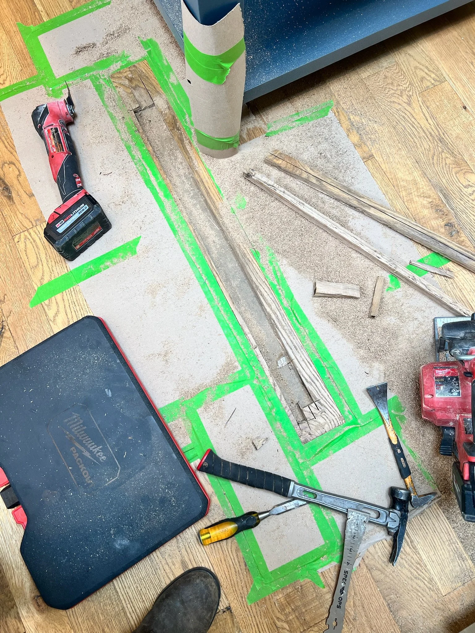 FLOORING INSTAALLATION & REPLACING DAMAGED FLOORING