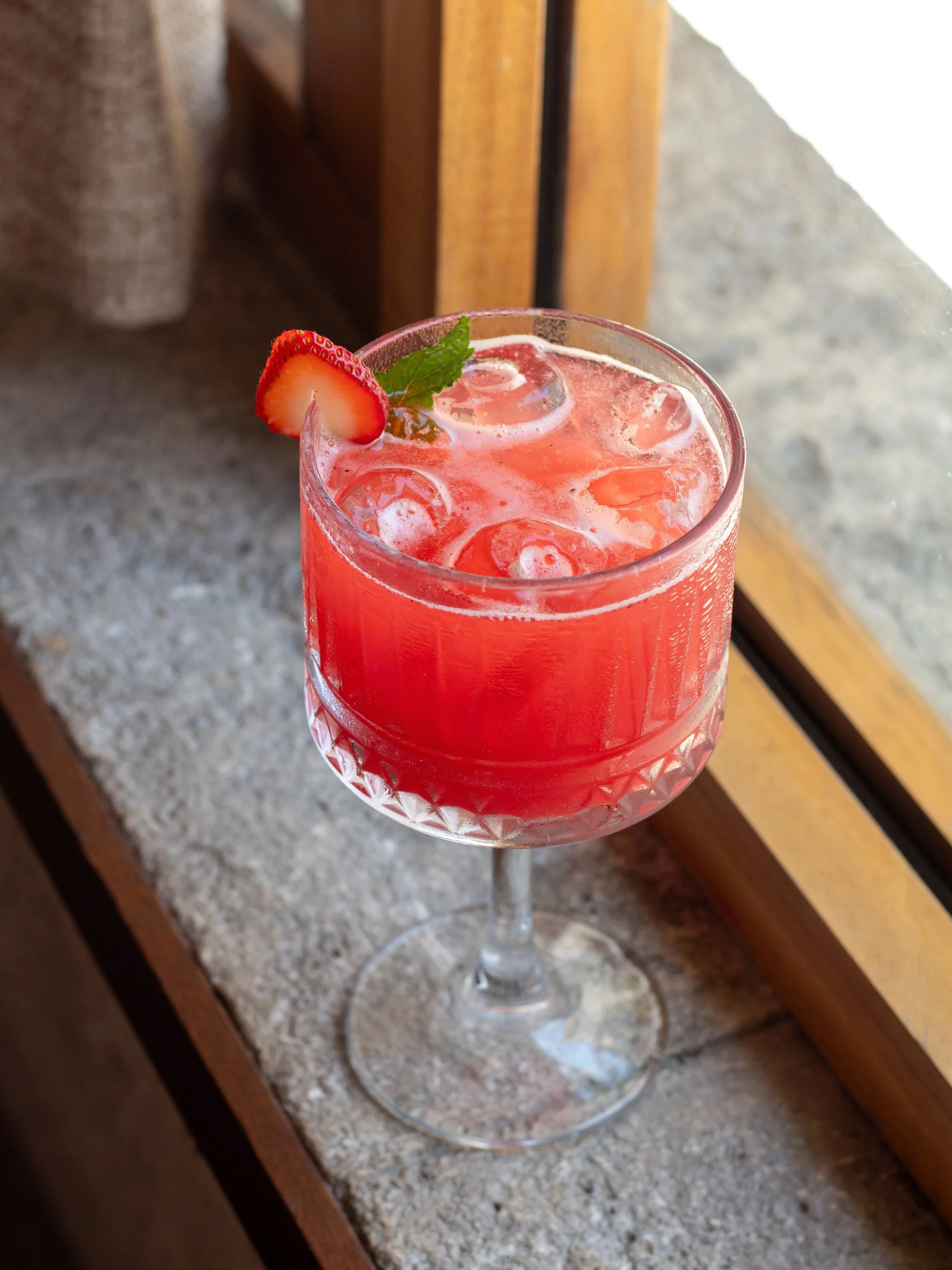 Daiquiri de Fresa 🍓 No te lo pierdas al 2x1 en la Happy Hour de L-V de 5-8pm. 

*Cocteles participantes. 
📍60 x 57, Centro Hist&oacute;rico de M&eacute;rida.
#BestCocktails #M&eacute;rida #Bistrola57
