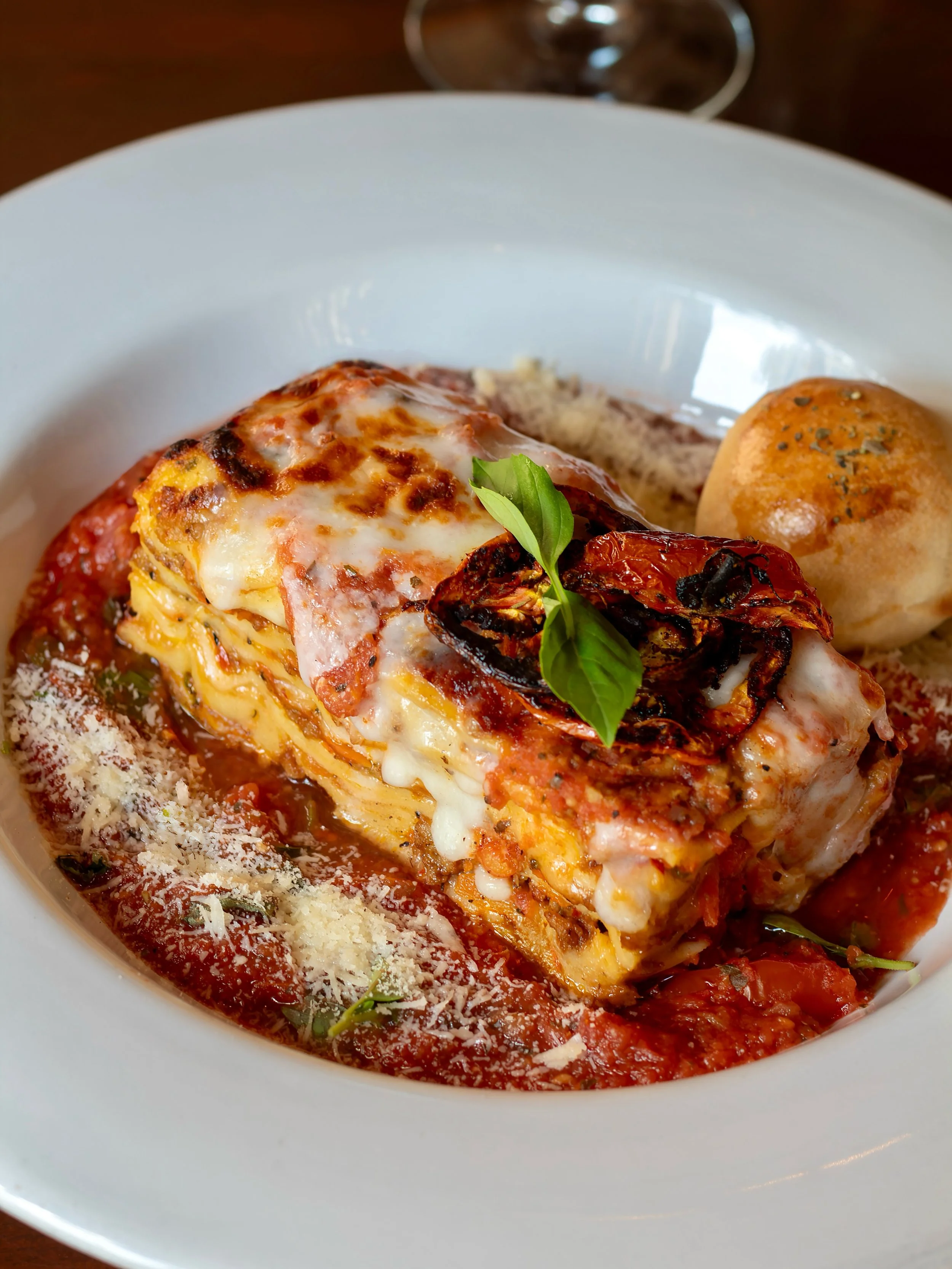 &iquest;Una recomendaci&oacute;n para cenar? Nuestra deliciosa Lasagna de Carne con pasta fresca hecha en casa, y despu&eacute;s, un Espresso Martini.🍸

&iquest;Te esperamos esta noche?
📍Calle 60 x 57, Centro Hist&oacute;rico de M&eacute;rida.