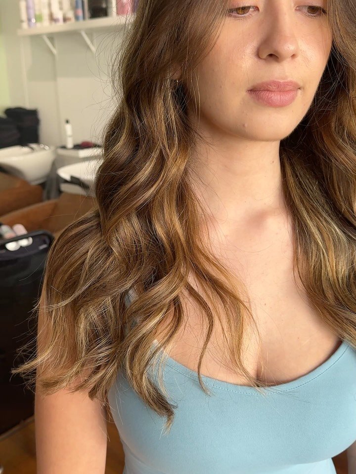 One of my favourite types of transformation, is not a transformation at all&hellip; I like to call it an enhancement. Like this beautiful honey lighten up I&rsquo;ve done on Katya. She already had beautiful hair but wanted to give it a bit of life an