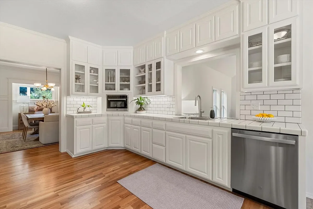 Kitchen 3.webp