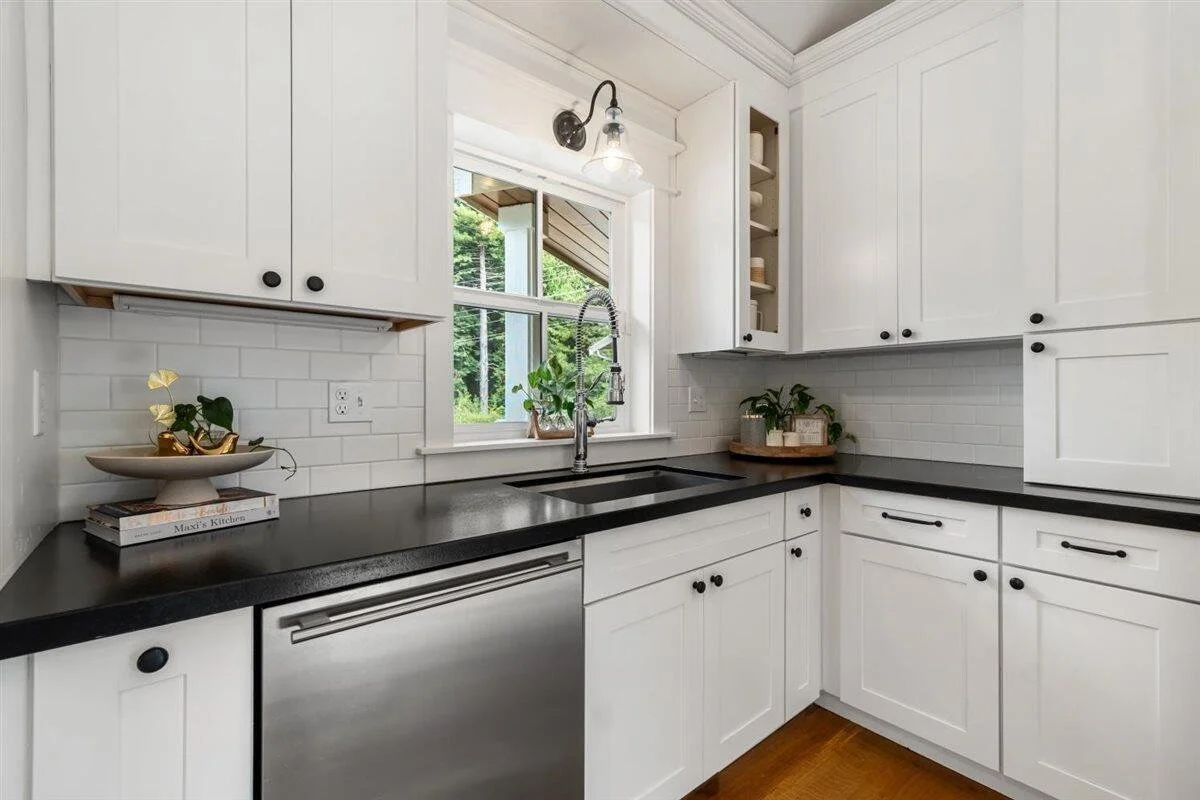 Kitchen 2.jpeg