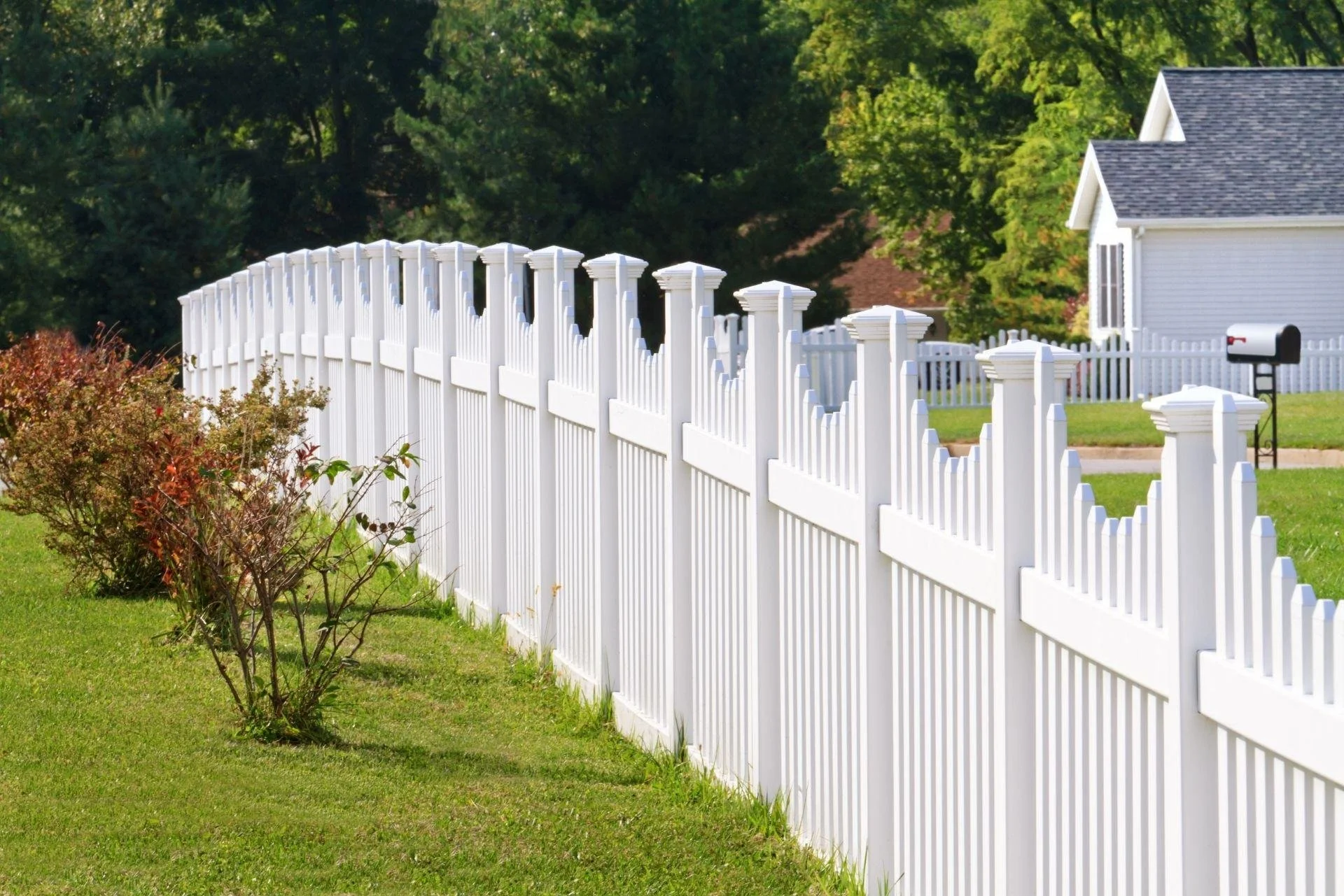 white picket fence installation services in Fort Wayne, IN