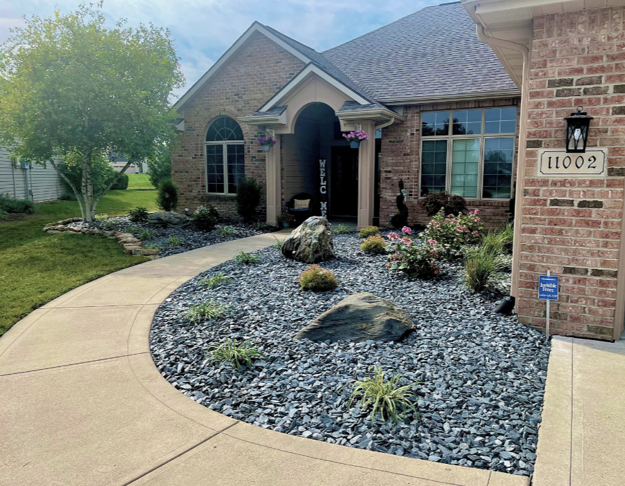 rock beds and mulch beds landscaping services in Fort Wayne, IN