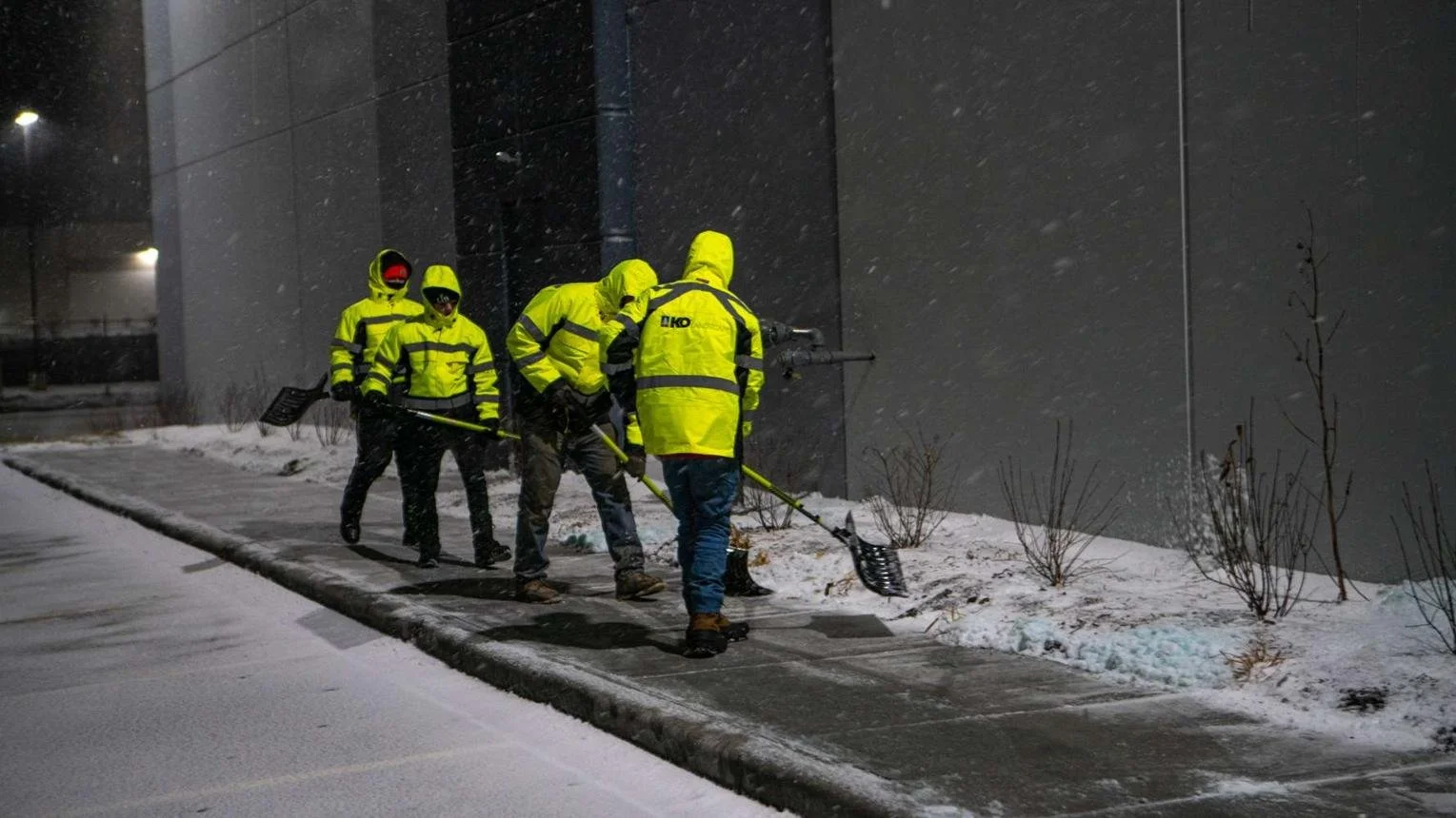 Sidewalk salting for businesses services in Fort Wayne, IN
