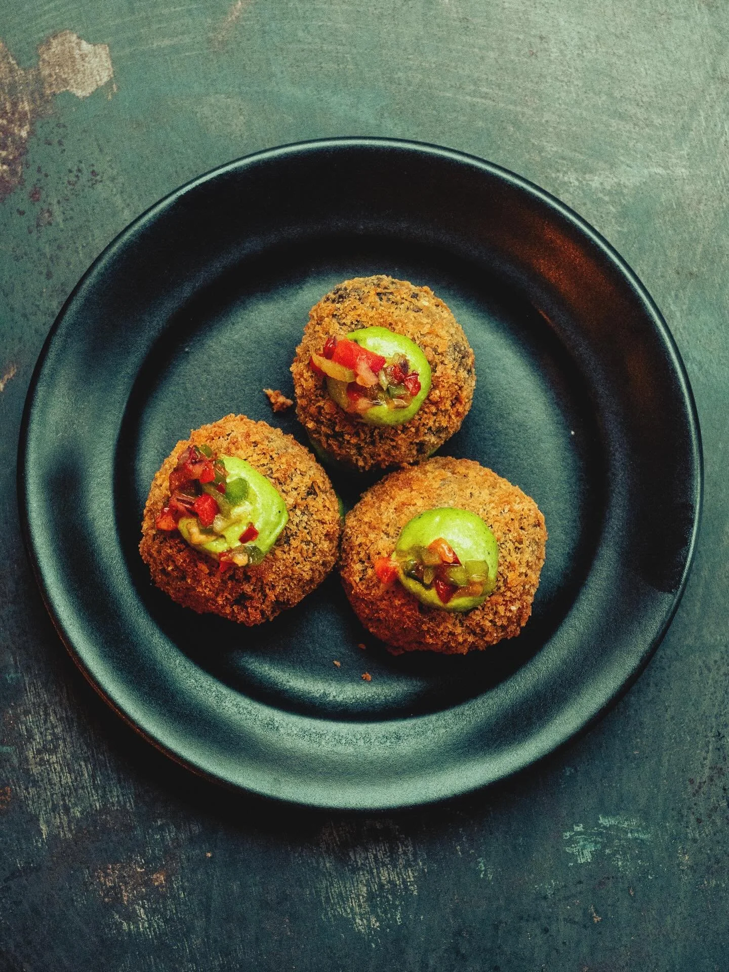 Arancinis djondjon, sauce verte, &agrave; tester de toute urgence🖤

Dinner only
Lun-jeu : 19h-22h30
Ven-sam : 19h-23h30

@bouyon.paris