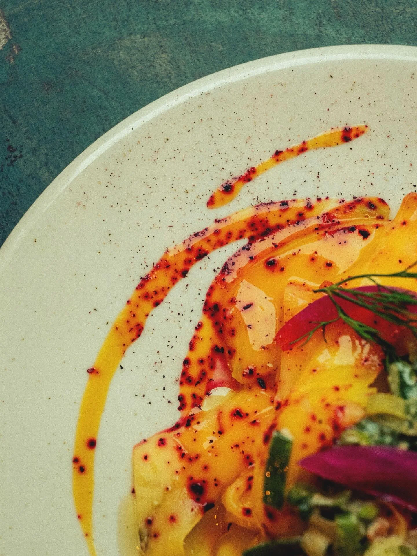 Souska&iuml; de mangue, gingembre, sauce chien🖤

Dinner only
Lun-jeu : 19h-22h30
Ven-sam : 19h-23h30

@bouyon.paris