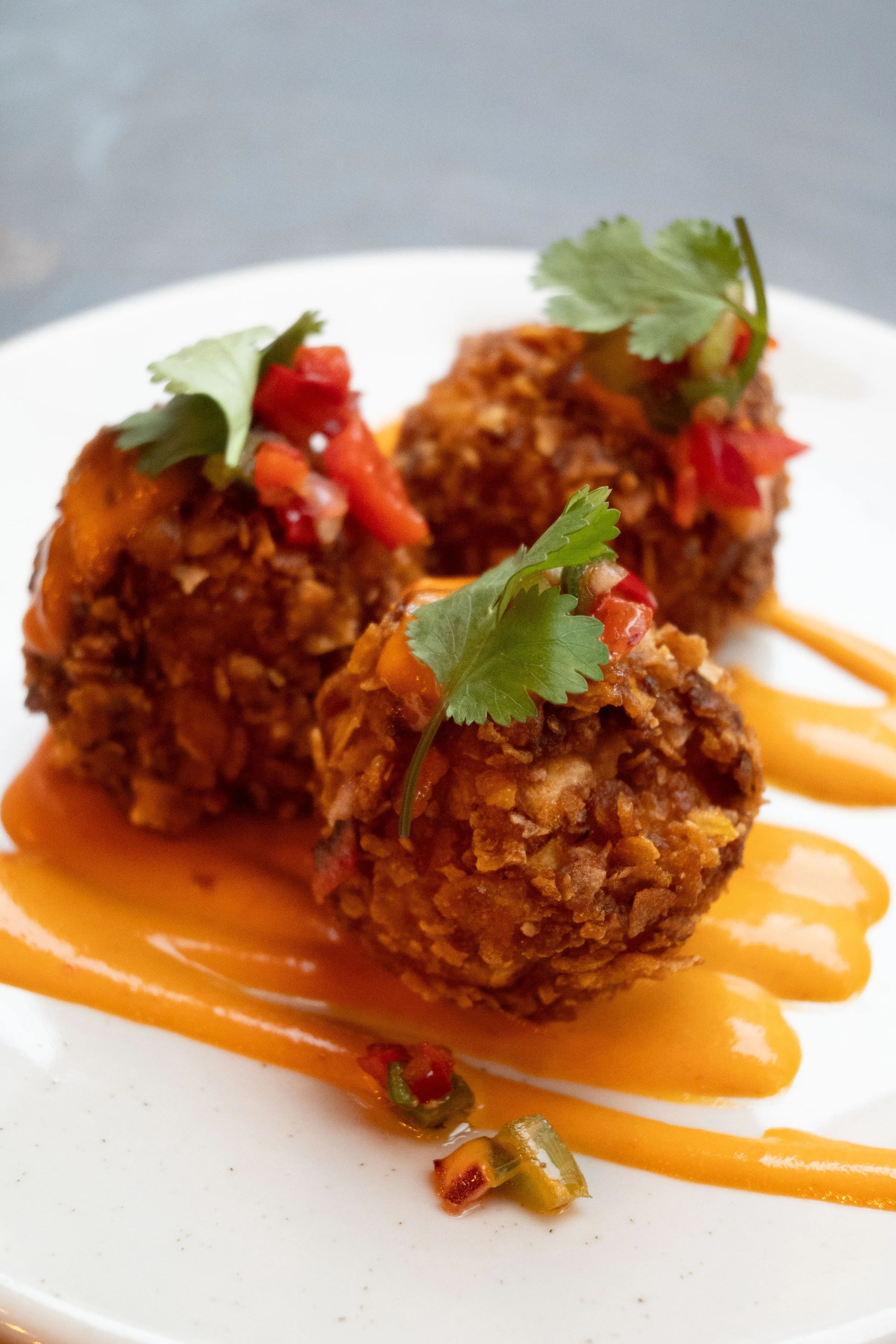 Crispy plantain Bouyon — plantain pané, restaurant africain BellevilleVin d'Ananas Maison DallaVin d'ananas Pain de Sucre IGP Maison Dalla Bénin — Bouyon BellevilleFried ChickenFried chicken Bouyon — haut de cuisse frit sauce ranch sirop hibiscusBièr