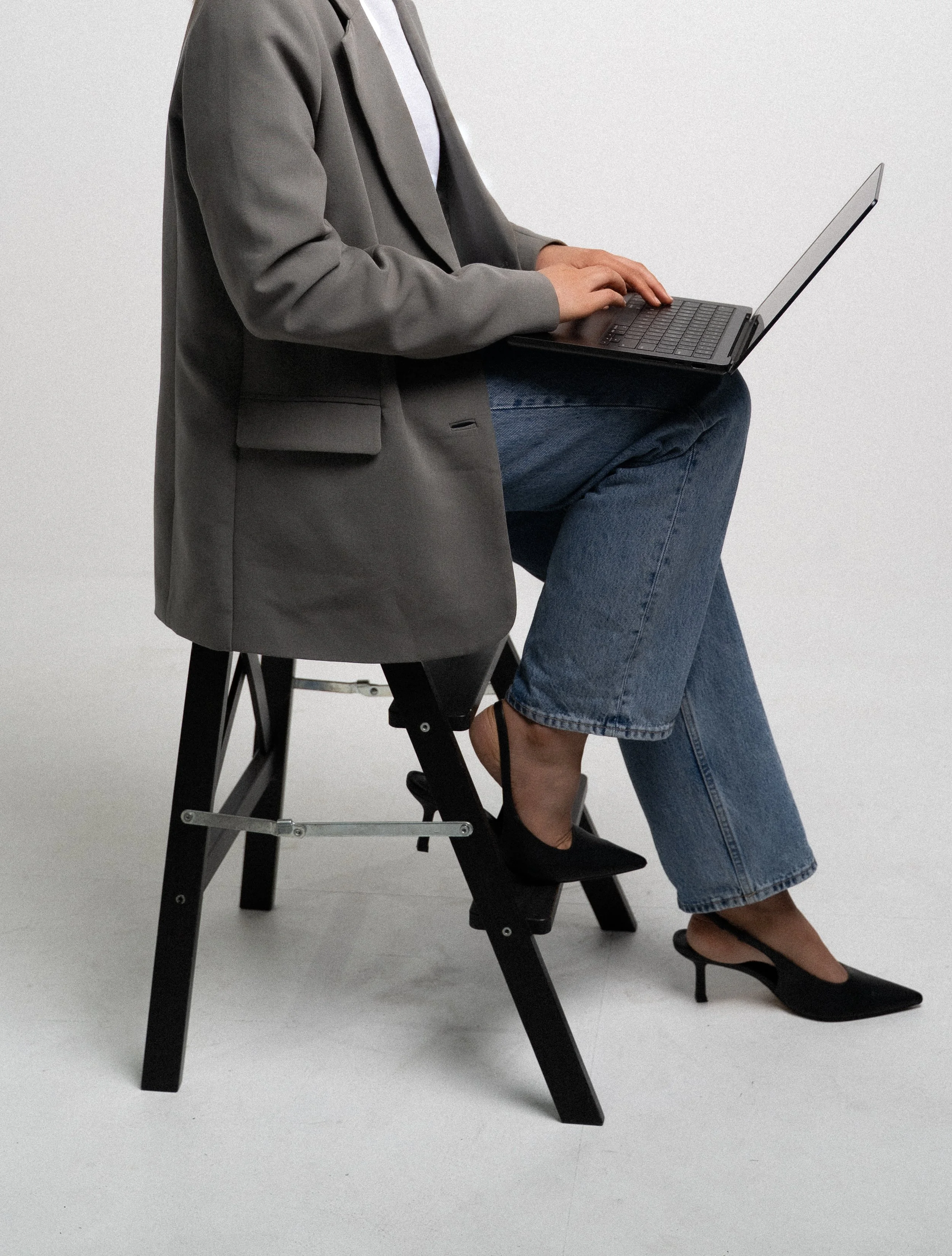 Issy from IS VIRTUAL, practice management consultant for psychologists, working on laptop